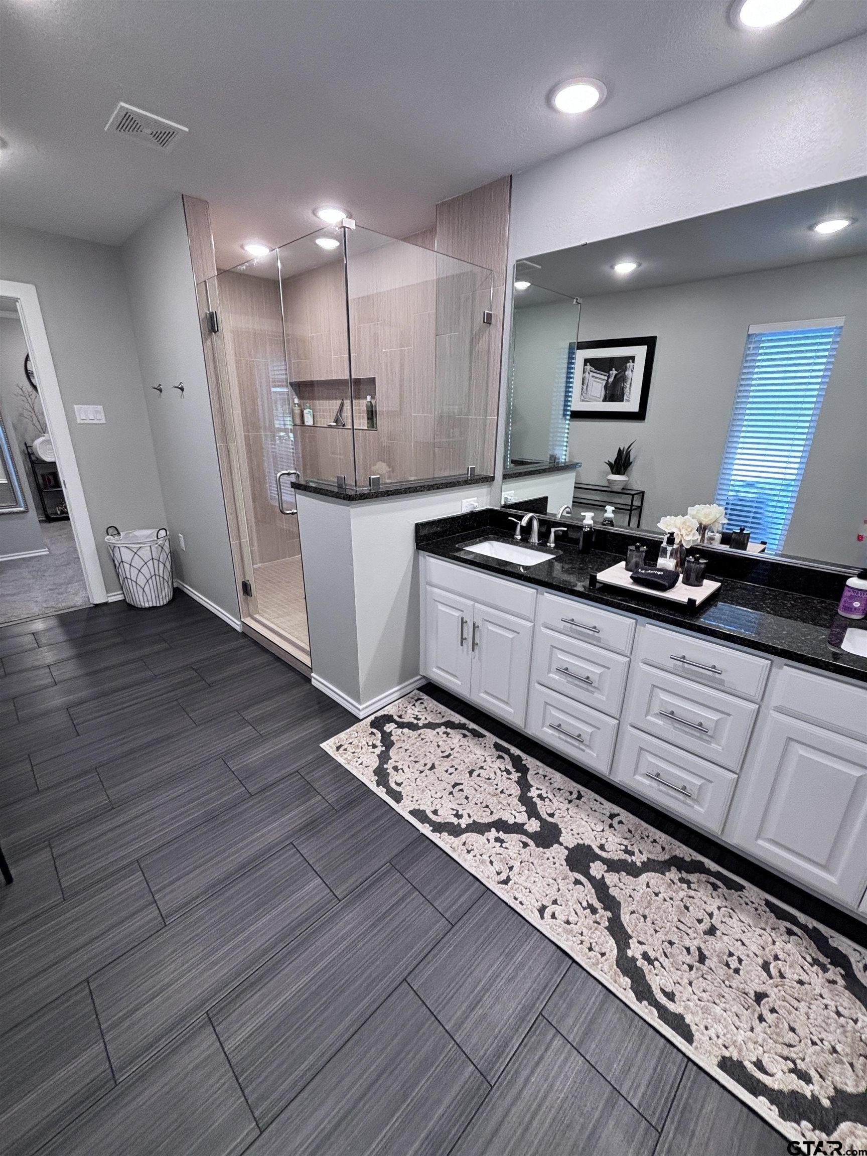 Pittsburg, Texas, 75686, United States, 4 Bedrooms Bedrooms, ,5 BathroomsBathrooms,Residential,For Sale,1942722