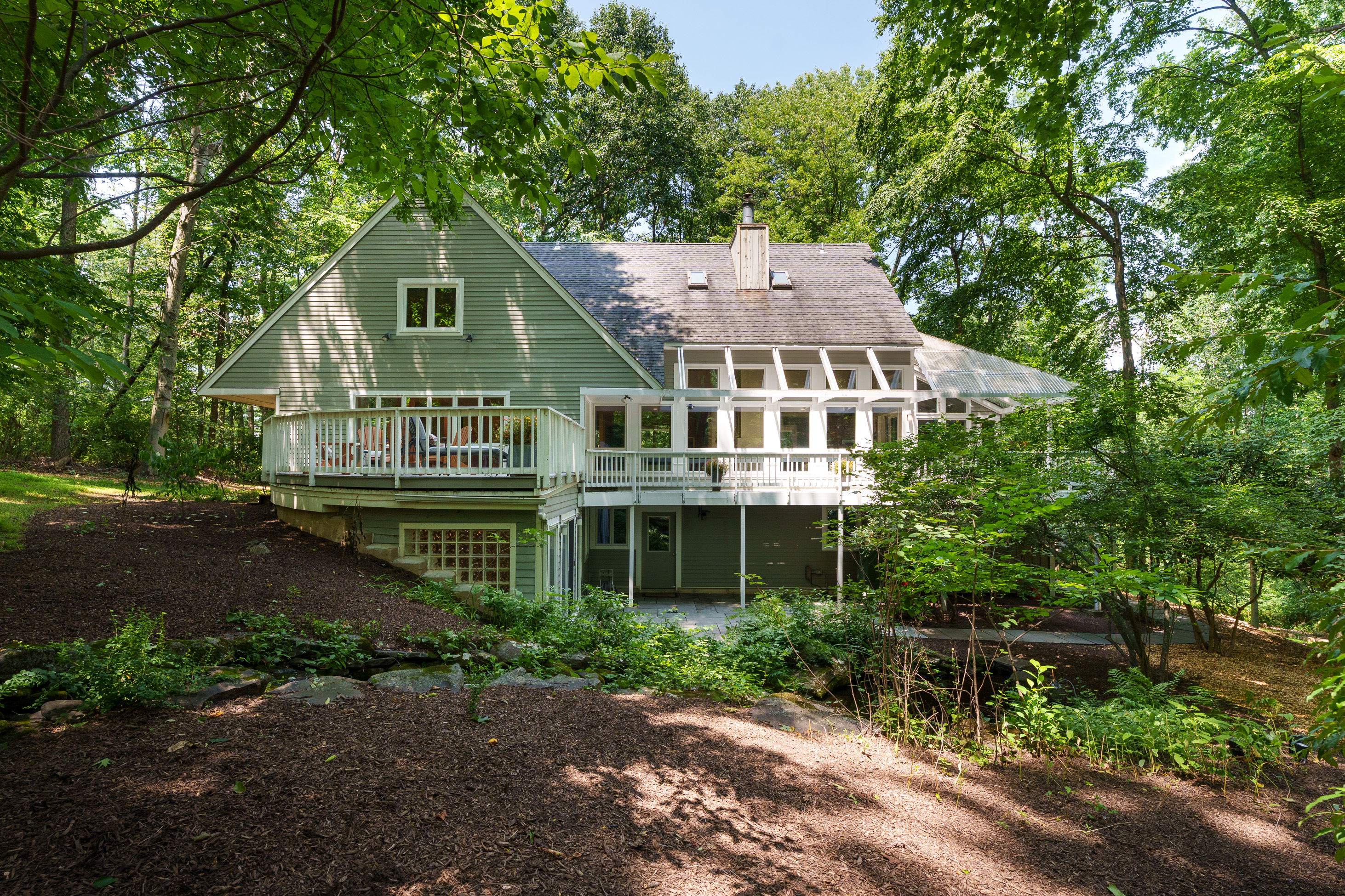  Scenic roads lead to this private 10-acre property - 物件實景