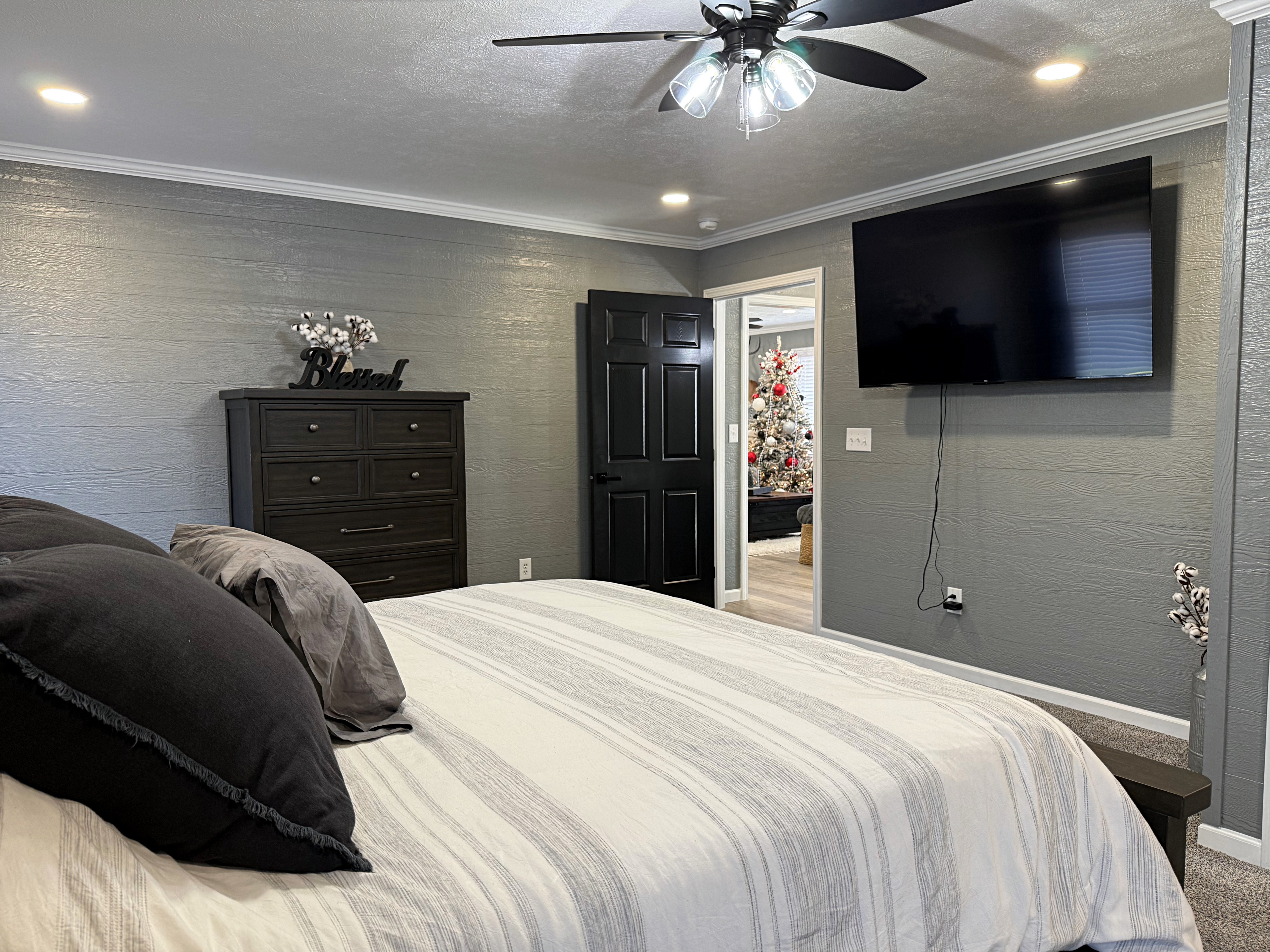 Loogootee, Indiana, 47553, United States, 4 Bedrooms Bedrooms, ,3 BathroomsBathrooms,Residential,For Sale,2005649