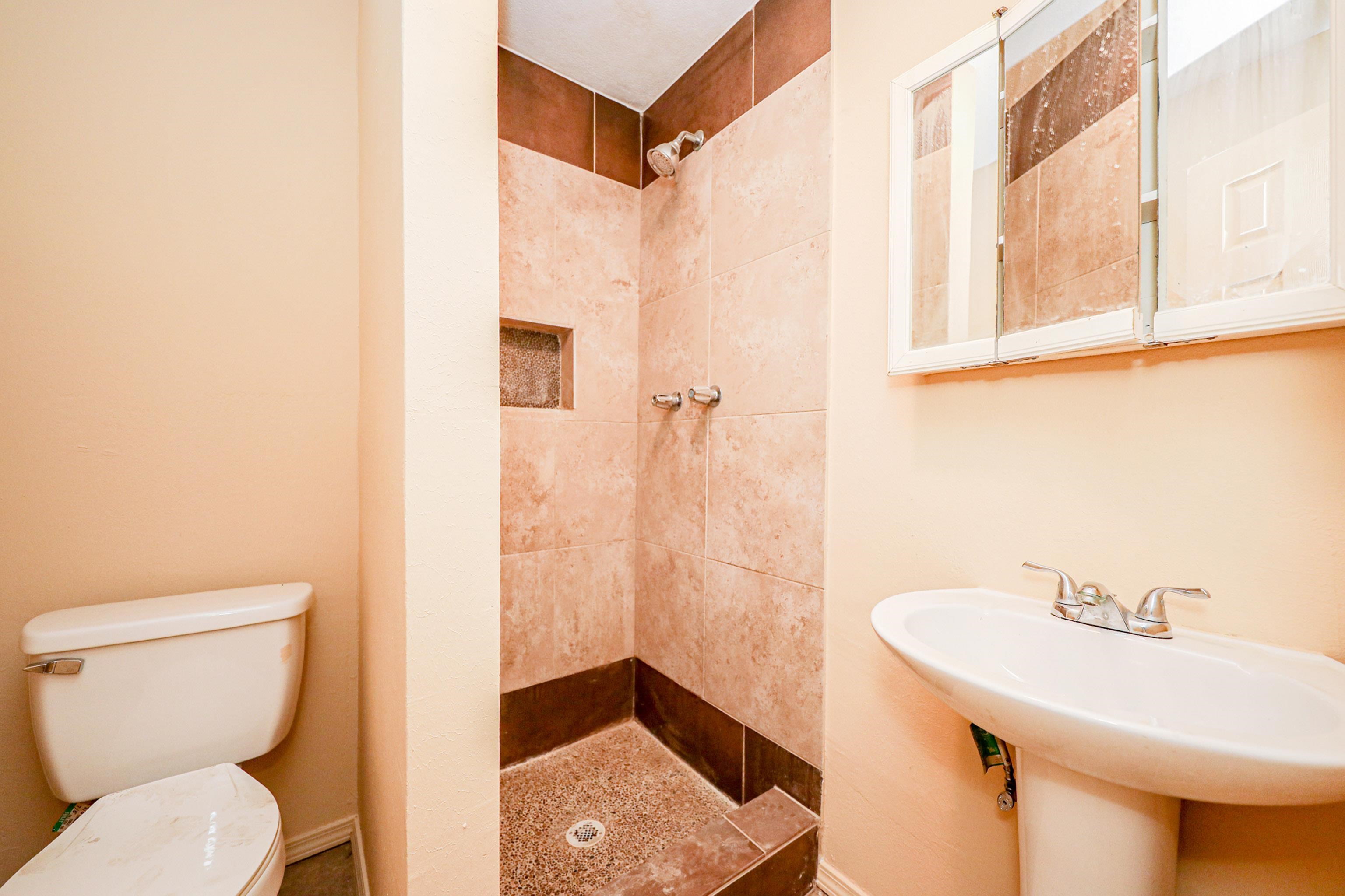 LAREDO, Texas, 78045, United States, 4 Bedrooms Bedrooms, ,4 BathroomsBathrooms,Residential,For Sale,1955145