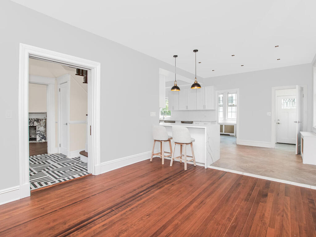 Yonkers, New York, 10701, United States, 6 Bedrooms Bedrooms, ,3 BathroomsBathrooms,Residential,For Sale,1904249