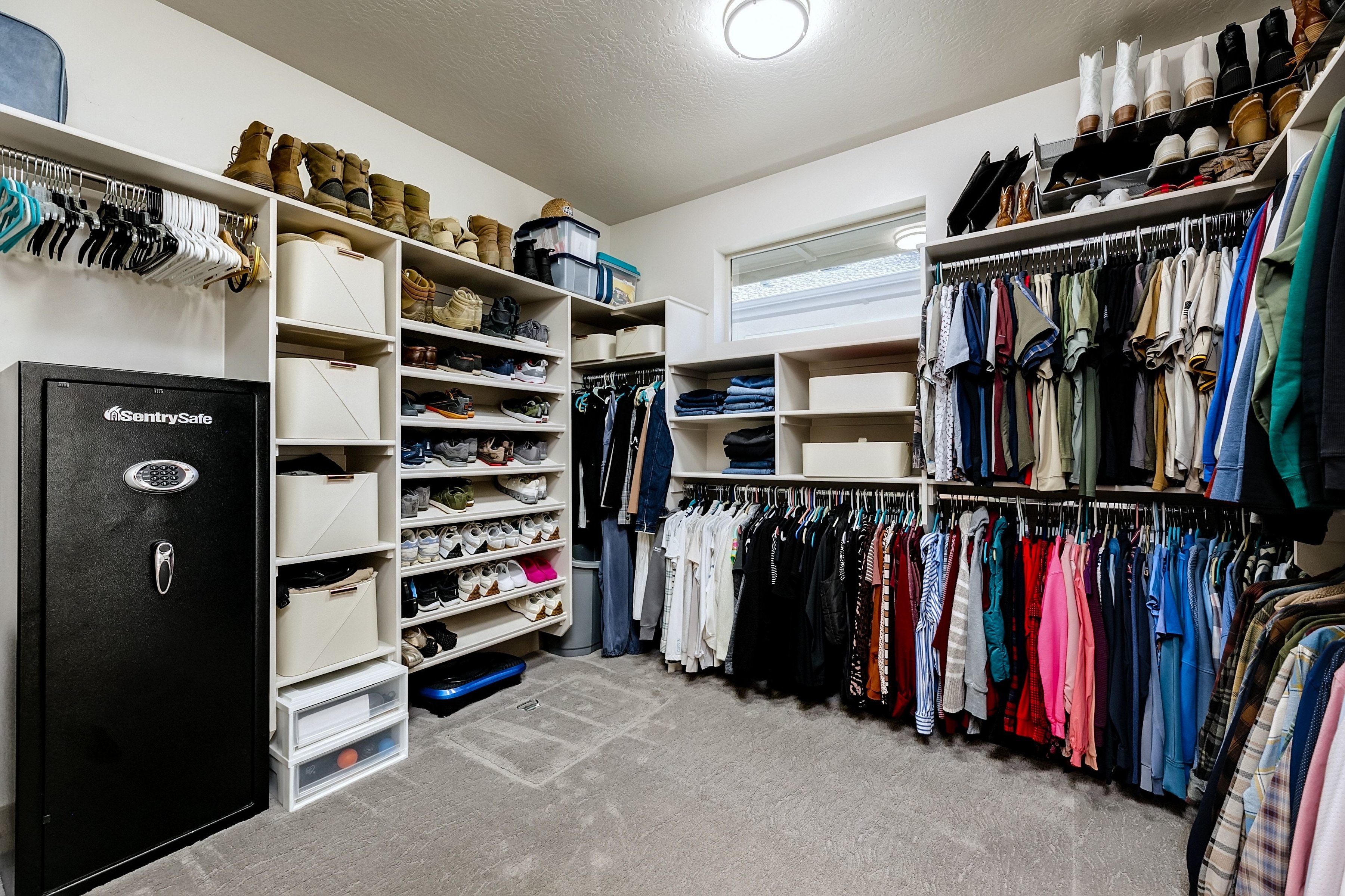  Beautiful Single Level - Former Builder Model Home - 物件實景