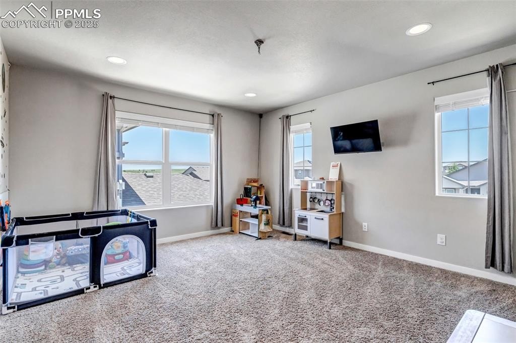 Colorado Springs, Colorado, 80925, United States, 5 Bedrooms Bedrooms, ,4 BathroomsBathrooms,Residential,For Sale,1890411