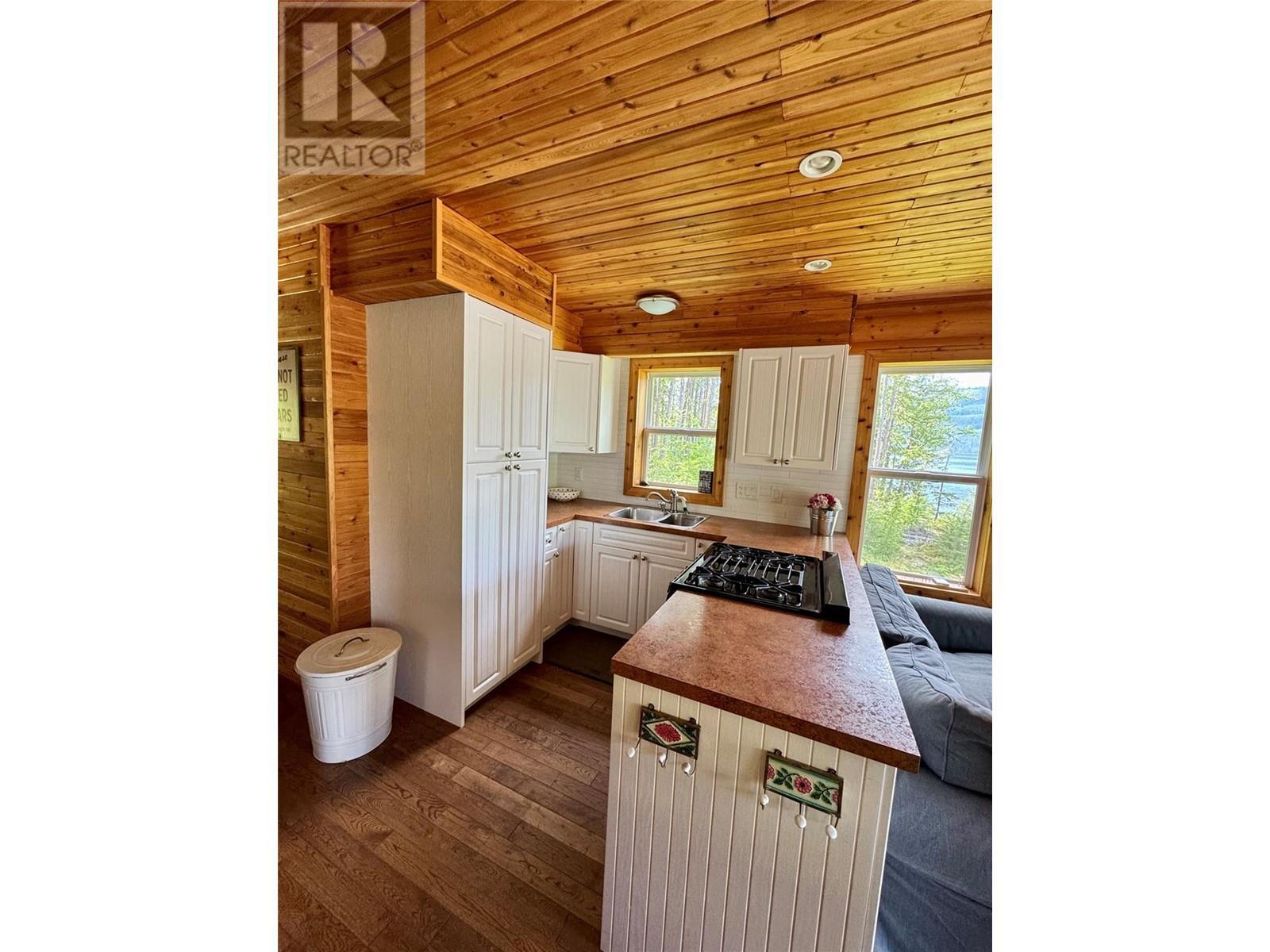 SICAMOUS, British Columbia, V0E 2V0, CA, 3 Bedrooms Bedrooms, ,2 BathroomsBathrooms,Residential,For Sale,1838077