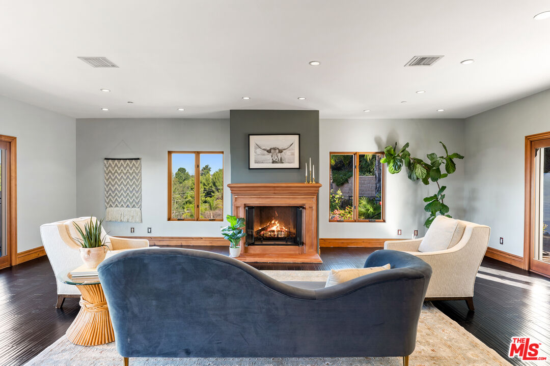 Calabasas, California, 91302, United States, 4 Bedrooms Bedrooms, ,3 BathroomsBathrooms,Residential,For Sale,1987889