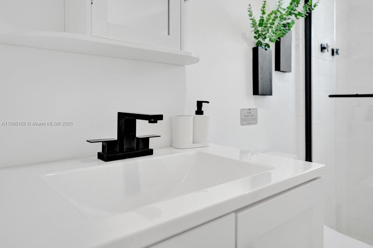 West Palm Beach, Florida, 33407, United States, 6 Bedrooms Bedrooms, ,5 BathroomsBathrooms,Residential,For Sale,1987925