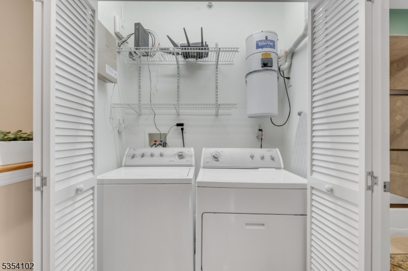 Morristown Town, New Jersey, 07960, United States, 2 Bedrooms Bedrooms, ,3 BathroomsBathrooms,Residential,For Sale,1992916