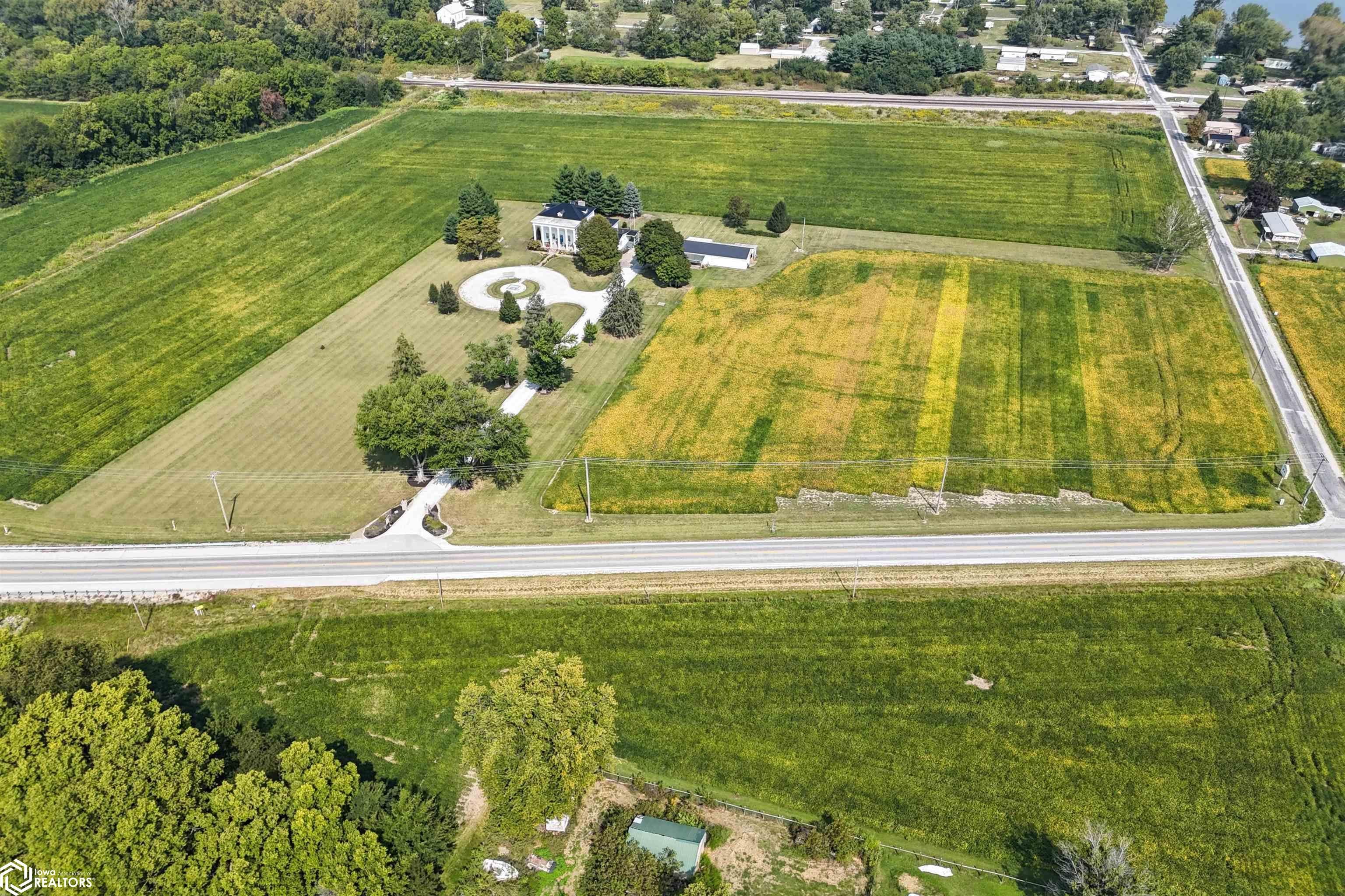 Dallas City, Illinois, 62330, United States, 8 Bedrooms Bedrooms, ,7 BathroomsBathrooms,Residential,For Sale,1980104