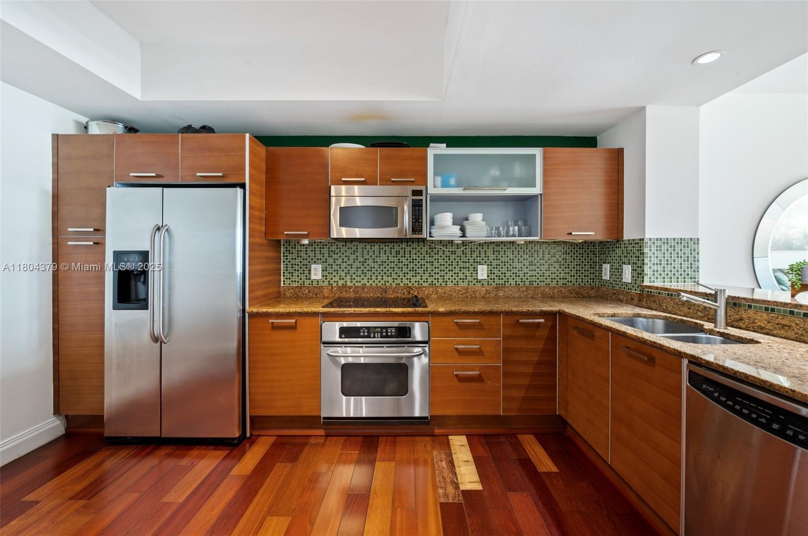 Aventura, Florida, 33180, United States, 2 Bedrooms Bedrooms, ,3 BathroomsBathrooms,Residential,For Sale,1826878