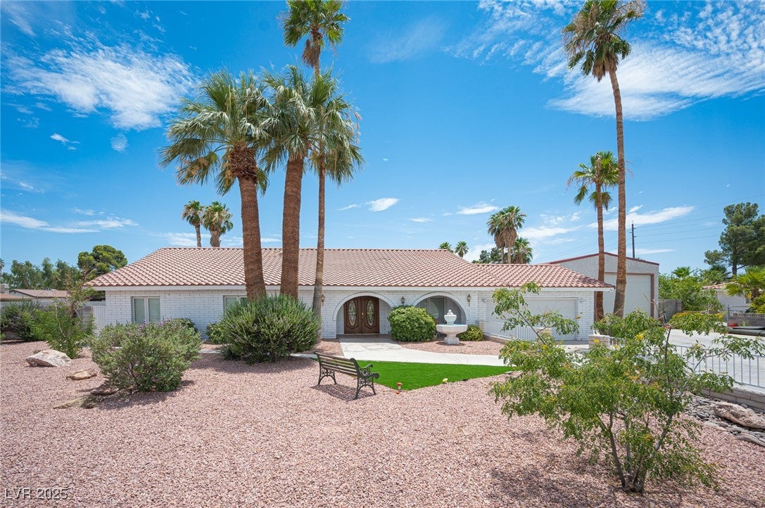 Las Vegas, Nevada, 89146, United States, 5 Bedrooms Bedrooms, ,1 BathroomBathrooms,Residential,For Sale,1881777
