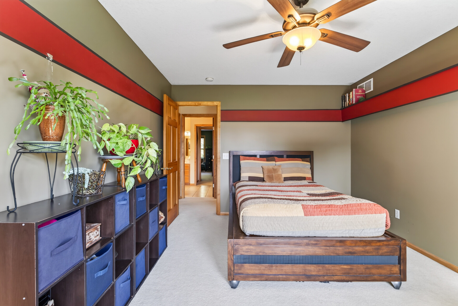  Elegant Fox Ridge Retreat with Exceptional Entertaining Spaces - 物件實景