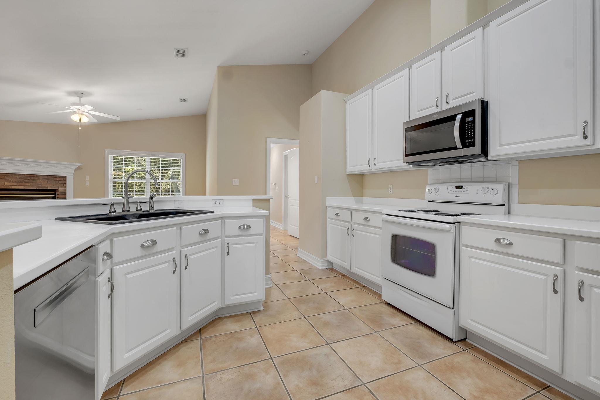 Tallahassee, Florida, 32312, United States, 4 Bedrooms Bedrooms, ,3 BathroomsBathrooms,Residential,For Sale,1966358