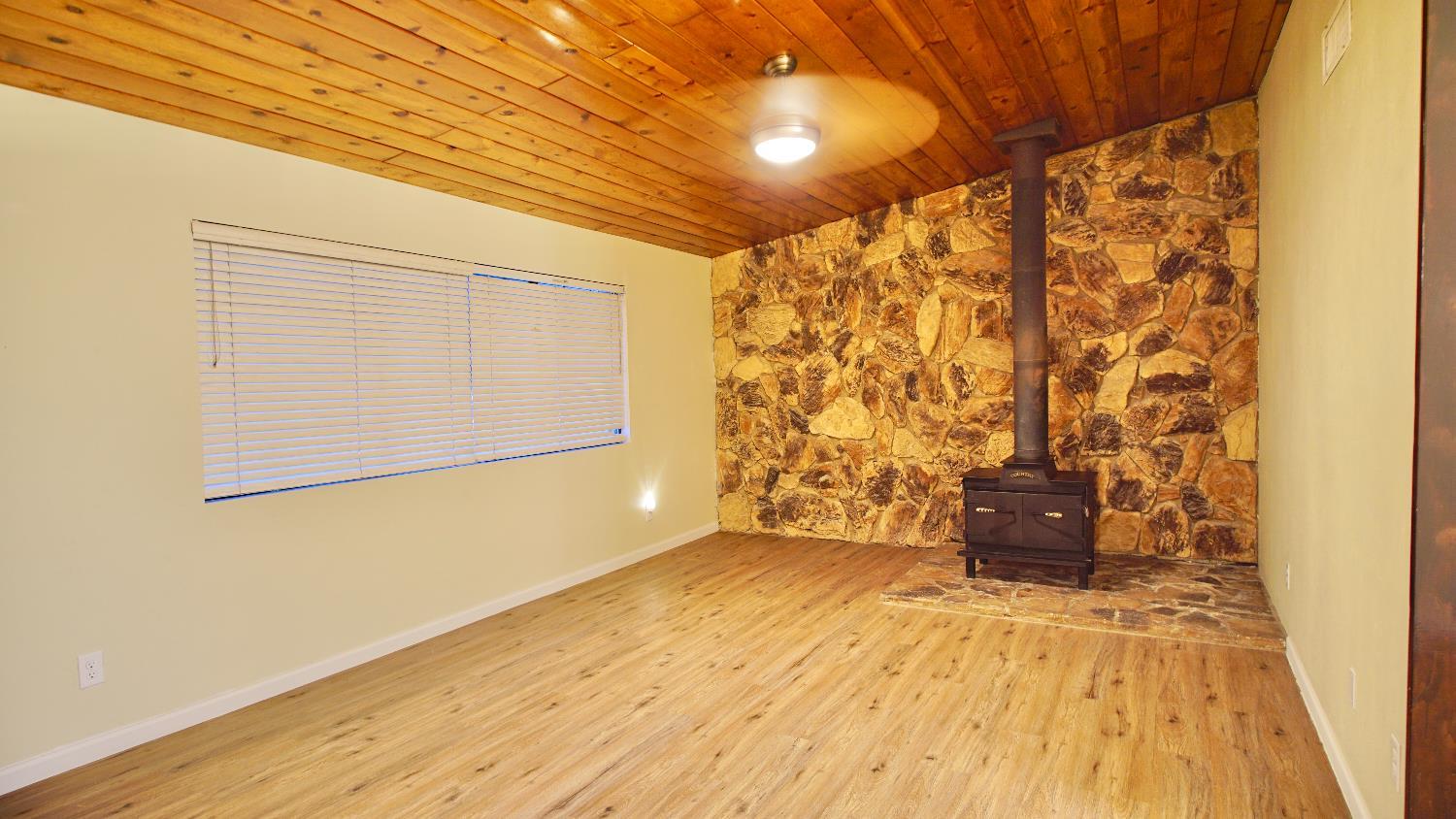 Fresno, California, 93722, United States, 4 Bedrooms Bedrooms, ,2 BathroomsBathrooms,Residential,For Sale,1943321