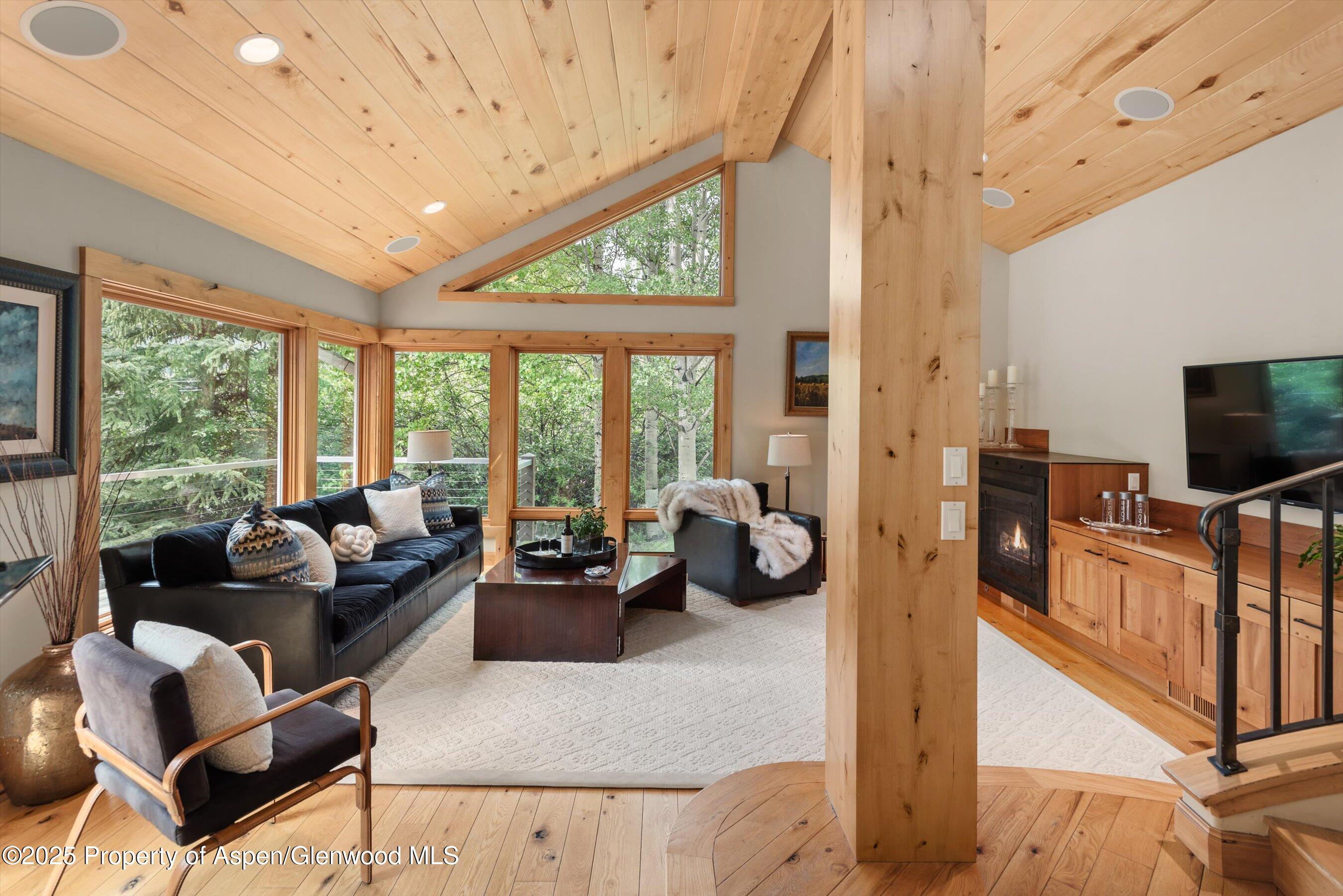 Snowmass Village, Colorado, 81615, United States, 3 Bedrooms Bedrooms, ,3 BathroomsBathrooms,Residential,For Sale,1874657
