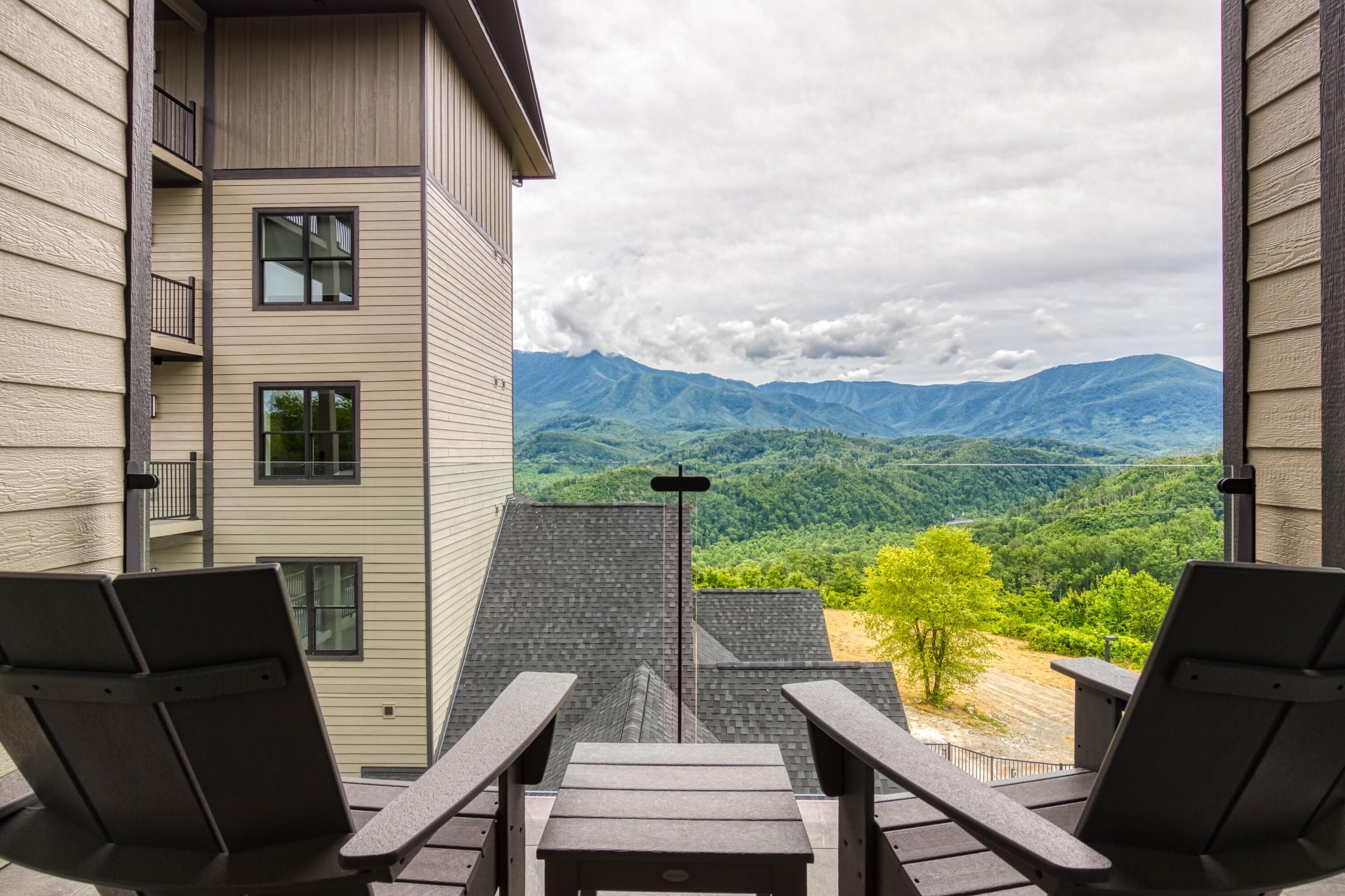 Gatlinburg, Tennessee, 37738, United States, 3 Bedrooms Bedrooms, ,4 BathroomsBathrooms,Residential,For Sale,2027383