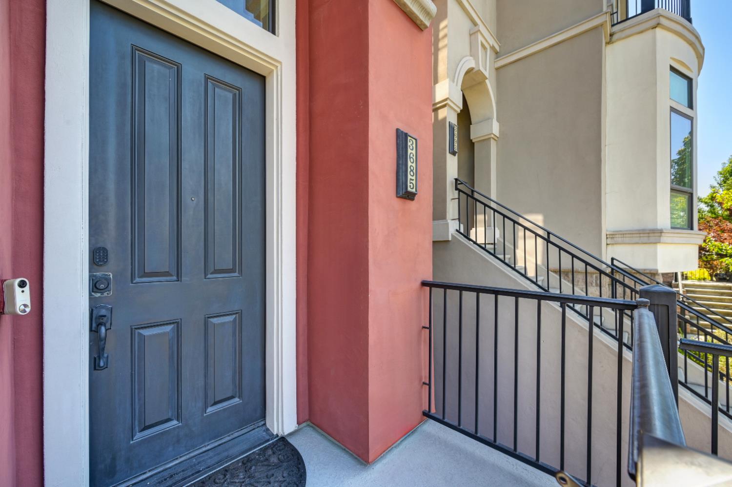 Sacramento, California, 95818, United States, 3 Bedrooms Bedrooms, ,3 BathroomsBathrooms,Residential,For Sale,1988052