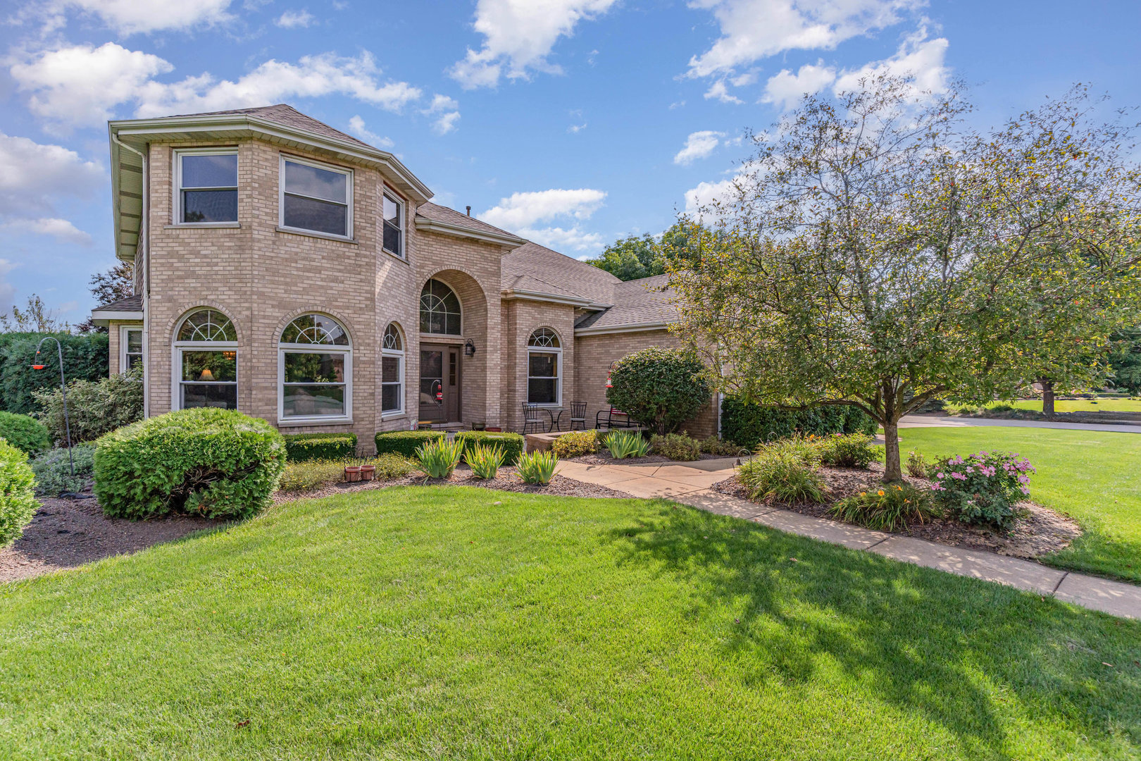 Mokena, Illinois, 60448, United States, 4 Bedrooms Bedrooms, ,4 BathroomsBathrooms,Residential,For Sale,2013568