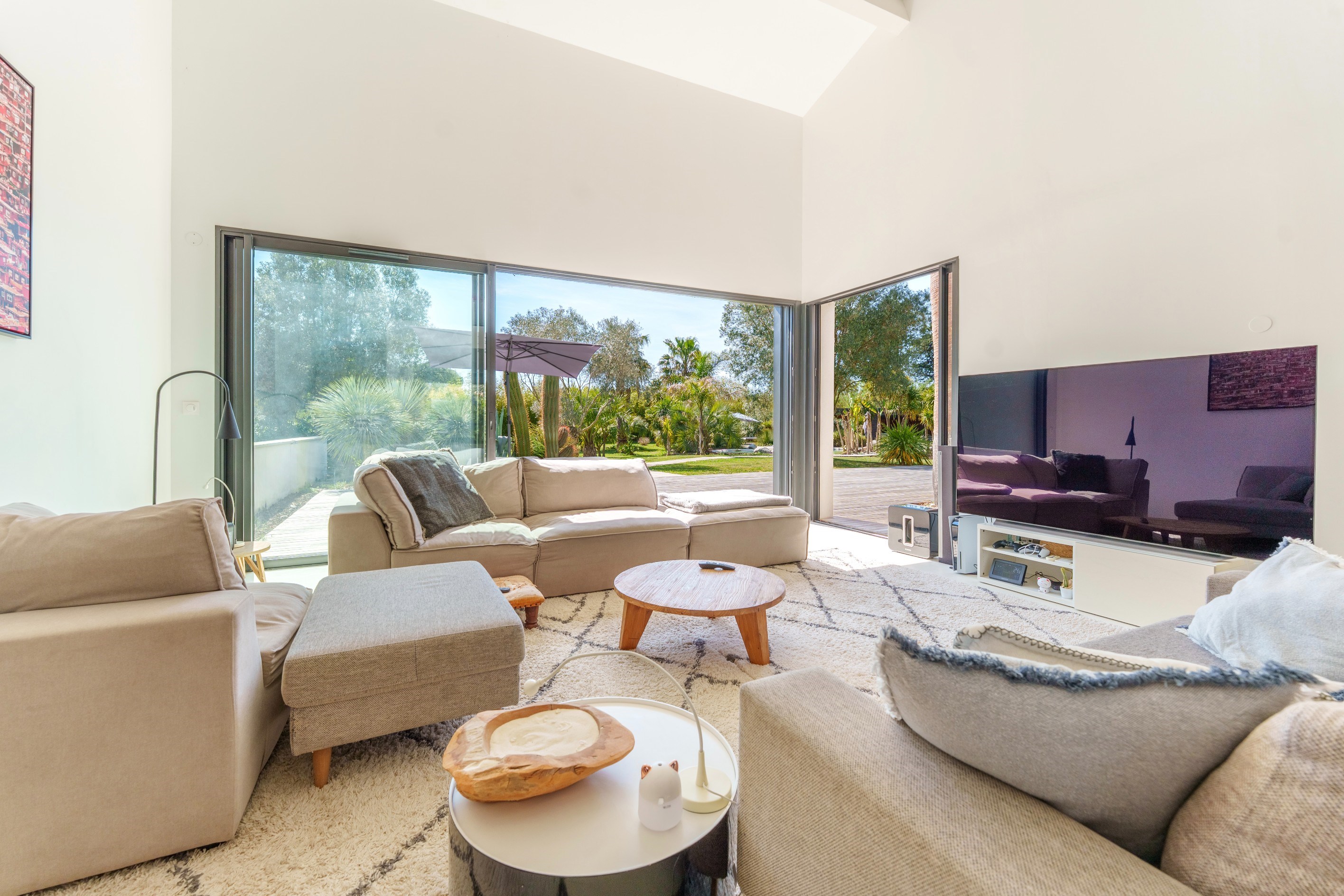  Contemporary villa with landscaped grounds and lagoon-style pool – Lattes - 物件實景