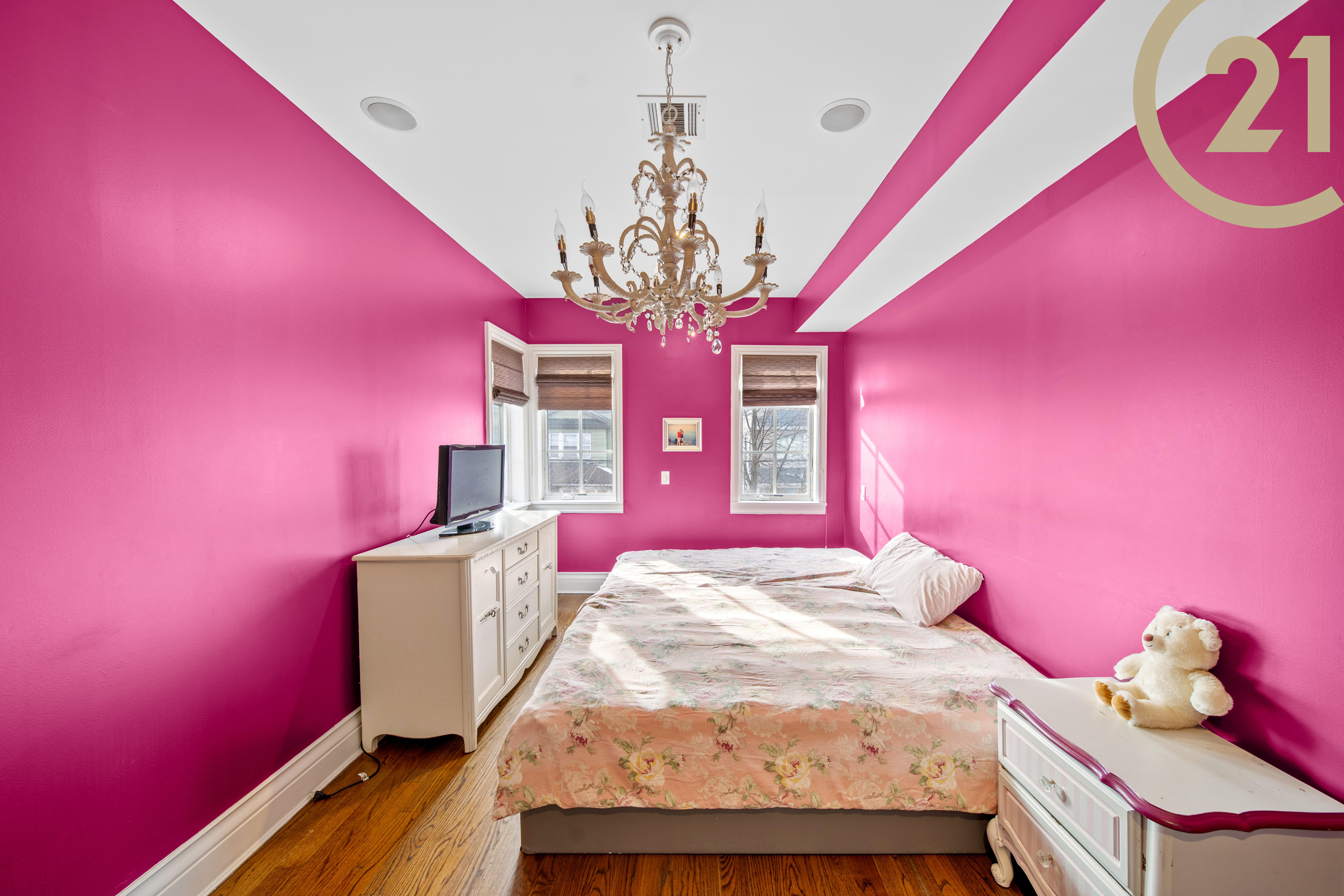 Brooklyn, New York, 11210, United States, 7 Bedrooms Bedrooms, ,5 BathroomsBathrooms,Residential,For Sale,1895266