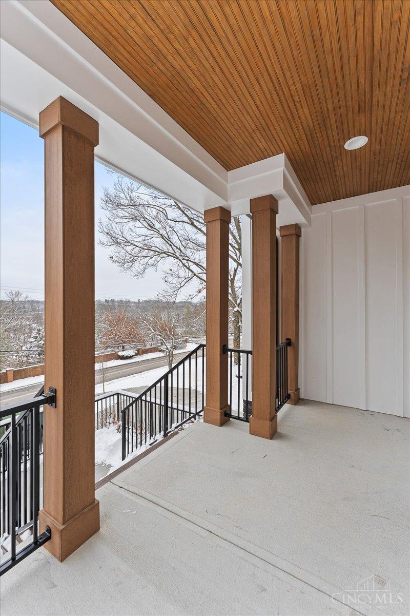 Blue Ash, Ohio, 45241, United States, 4 Bedrooms Bedrooms, ,4 BathroomsBathrooms,Residential,For Sale,2001661