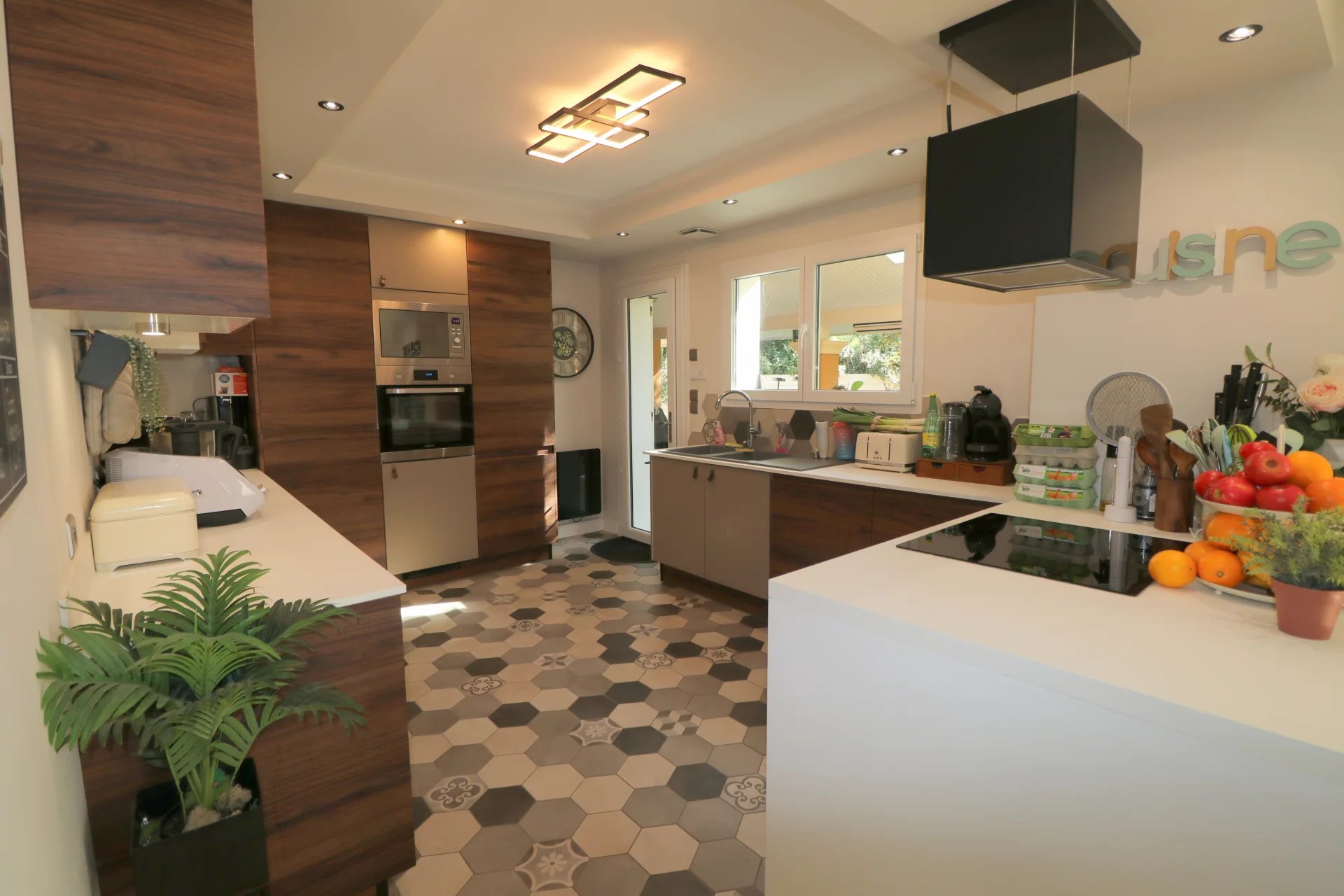 Gujan-Mestras, New Aquitaine, 33470, FR, 5 Bedrooms Bedrooms, ,Residential,For Sale,1995771