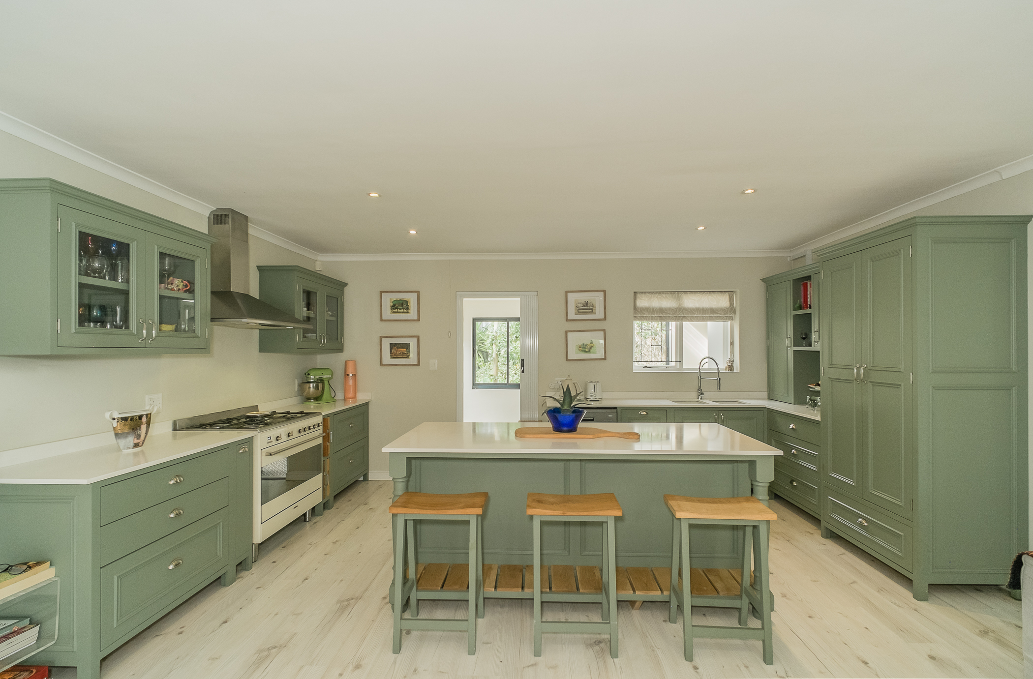  COASTAL LIVING IN THE HEART OF IMHOFF