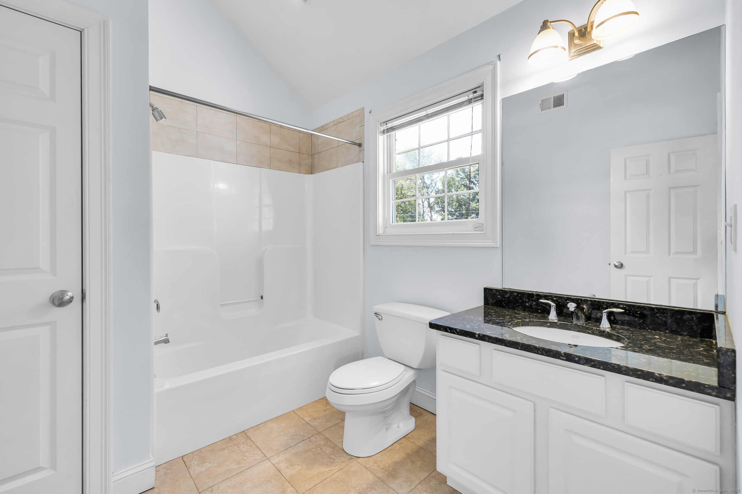 Stratford, Connecticut, 06614, United States, 5 Bedrooms Bedrooms, ,4 BathroomsBathrooms,Residential,For Sale,1896589