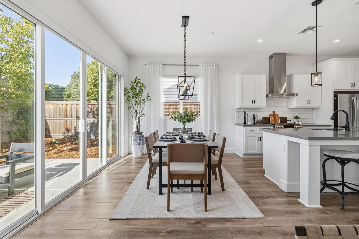 Sacramento, California, 95818, United States, 3 Bedrooms Bedrooms, ,3 BathroomsBathrooms,Residential,For Sale,1993091