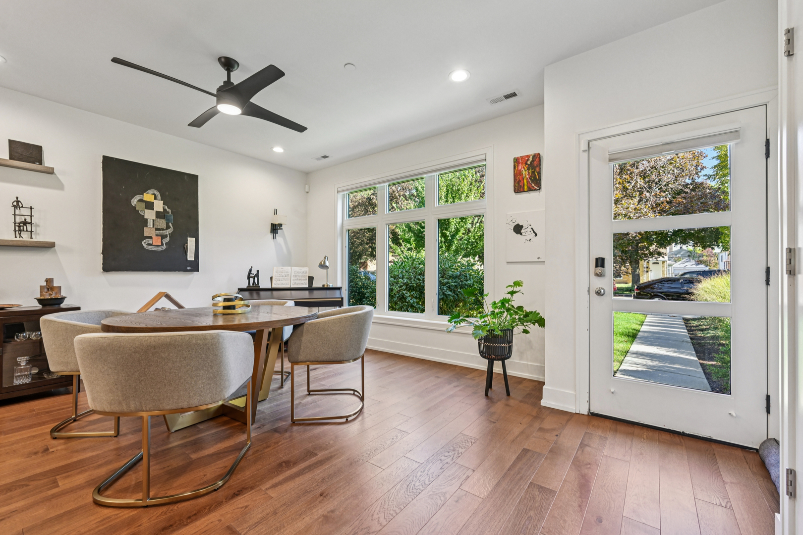 Evanston, Illinois, 60202, United States, 4 Bedrooms Bedrooms, ,3 BathroomsBathrooms,Residential,For Sale,1991957