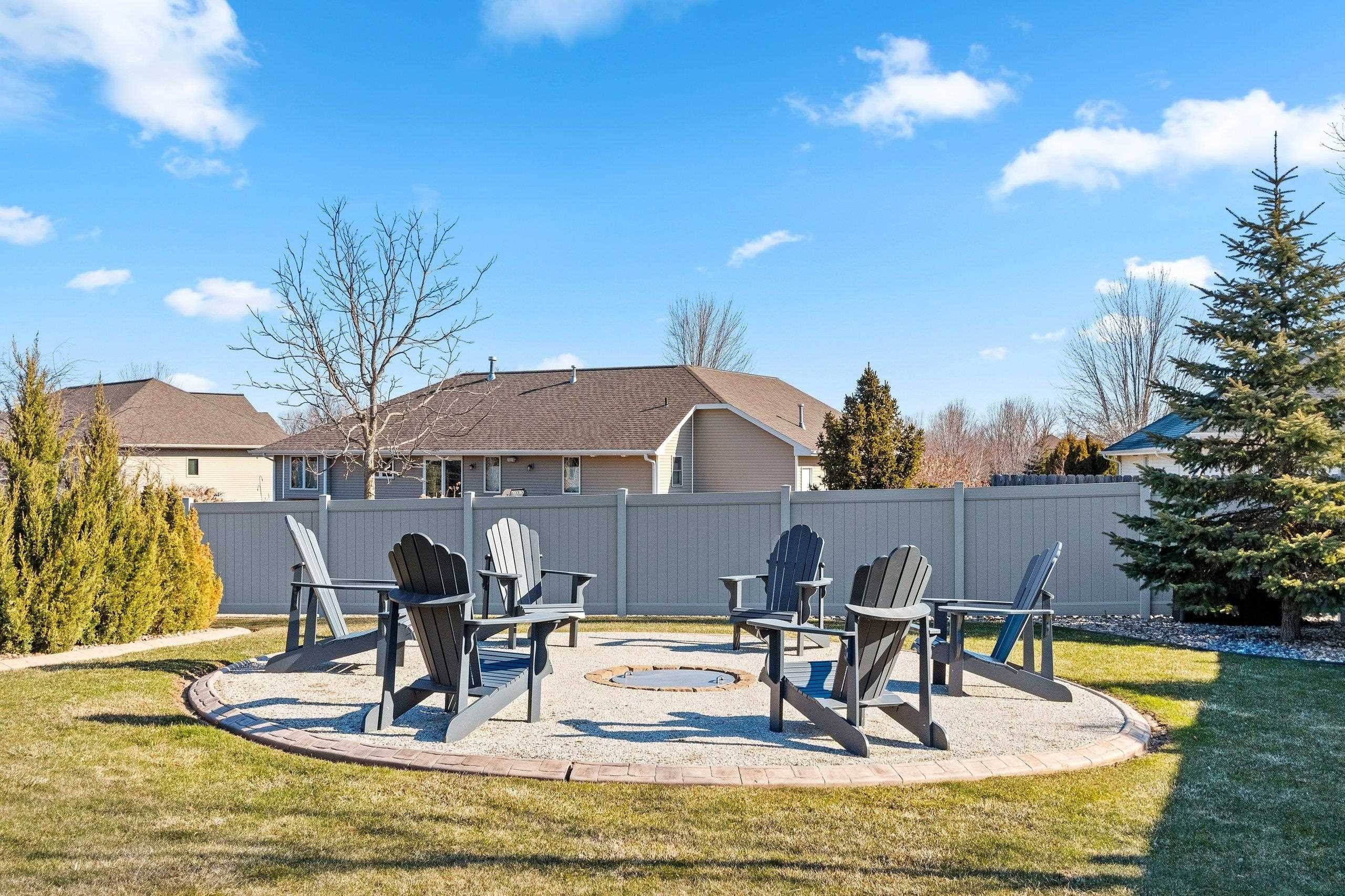DE PERE, Wisconsin, 54115, United States, 5 Bedrooms Bedrooms, ,4 BathroomsBathrooms,Residential,For Sale,2048678