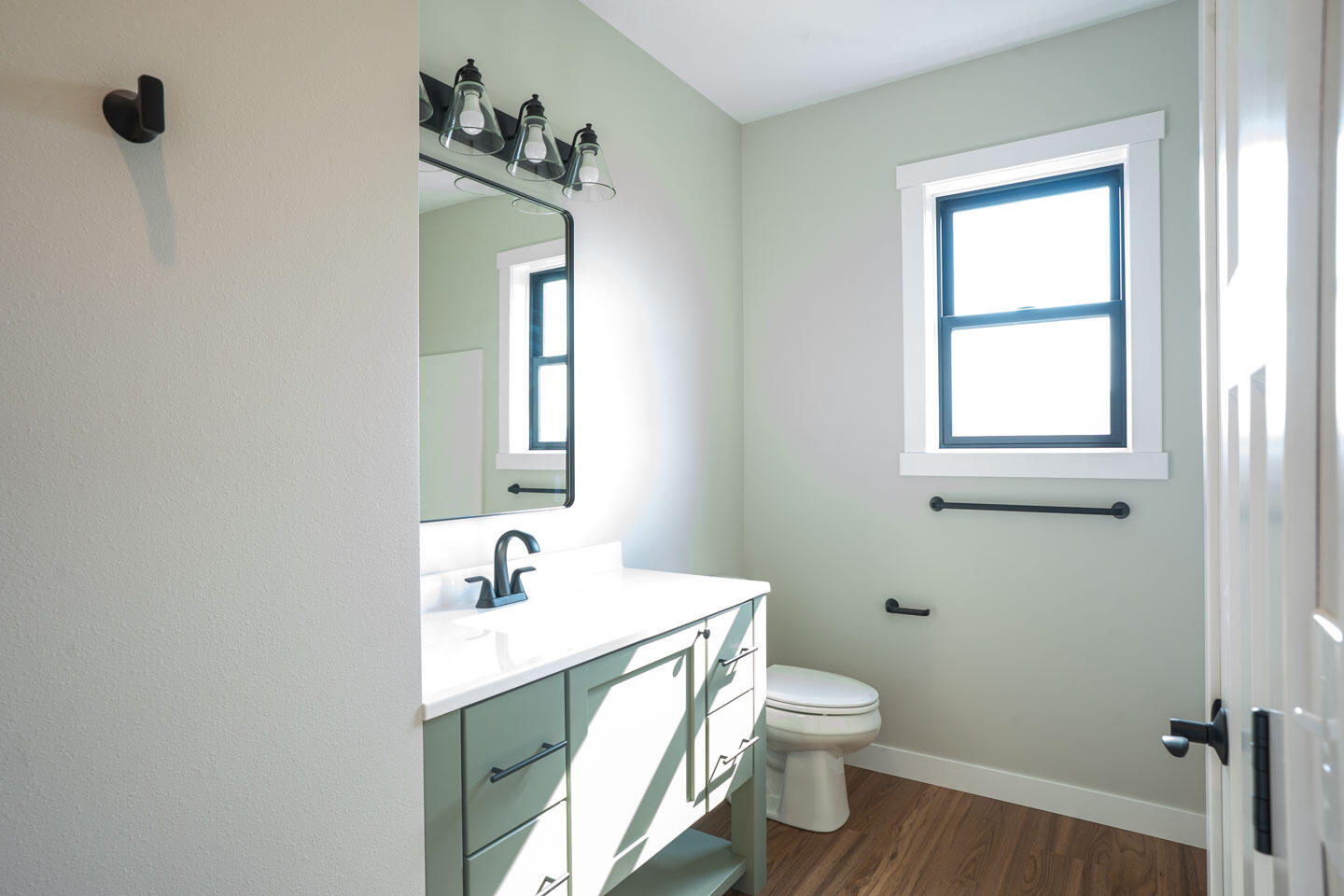 Holmen, Wisconsin, 54636, United States, 5 Bedrooms Bedrooms, ,3 BathroomsBathrooms,Residential,For Sale,1986316