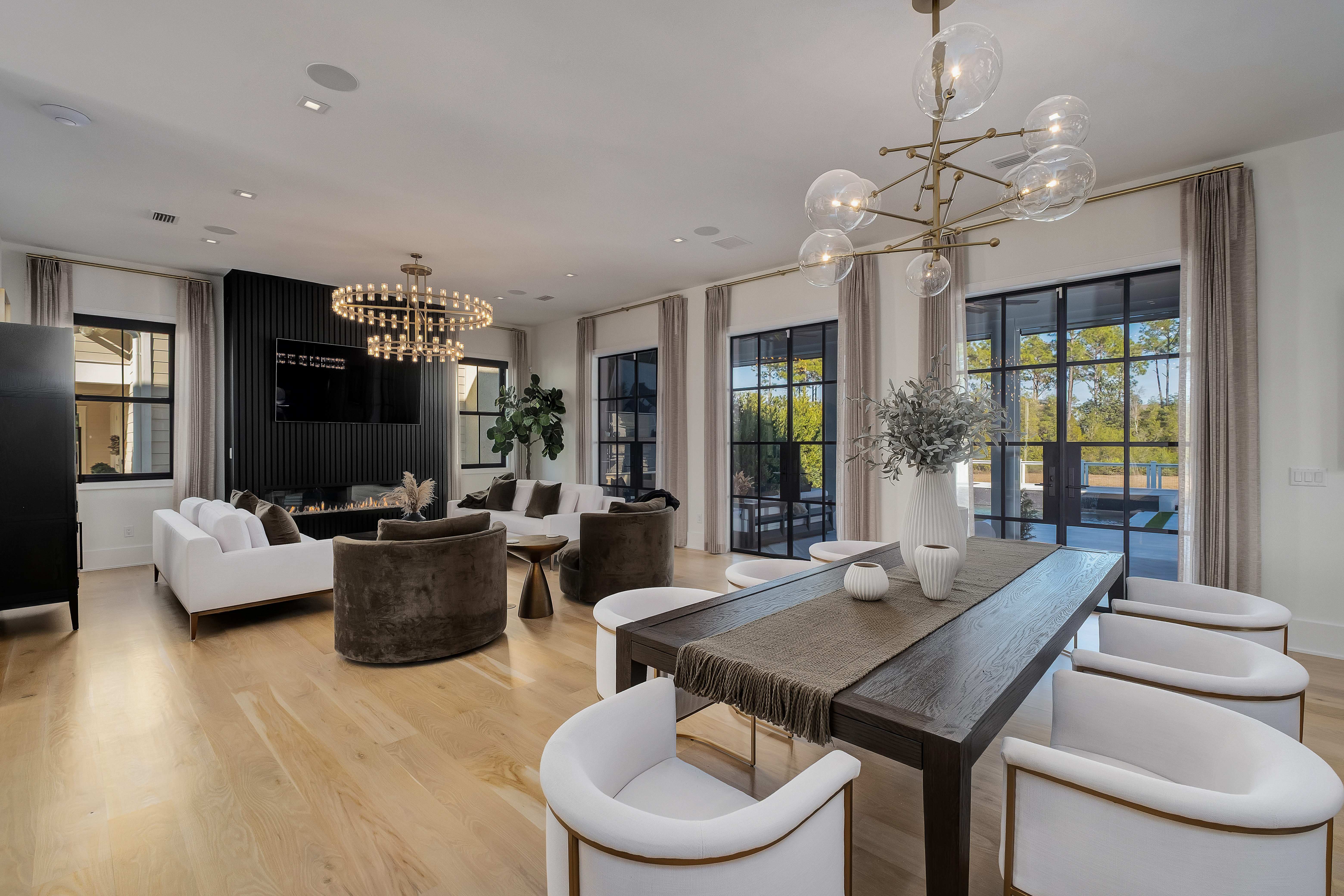  Private Composed Estate With Pond Views, Carriage House And Outdoor Oasis - 物件實景