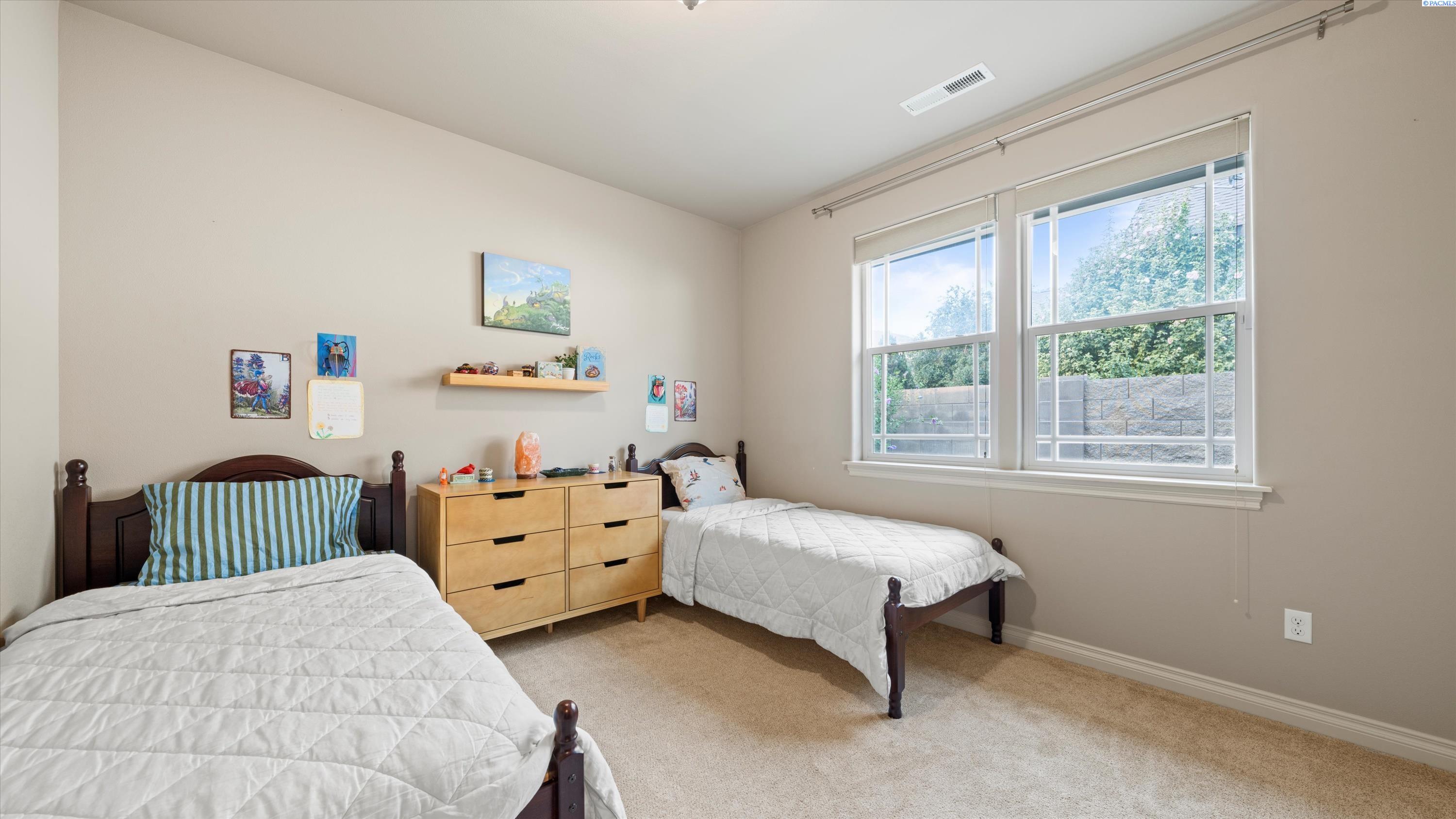 Kennewick, Washington, 99337, United States, 3 Bedrooms Bedrooms, ,2 BathroomsBathrooms,Residential,For Sale,1941817