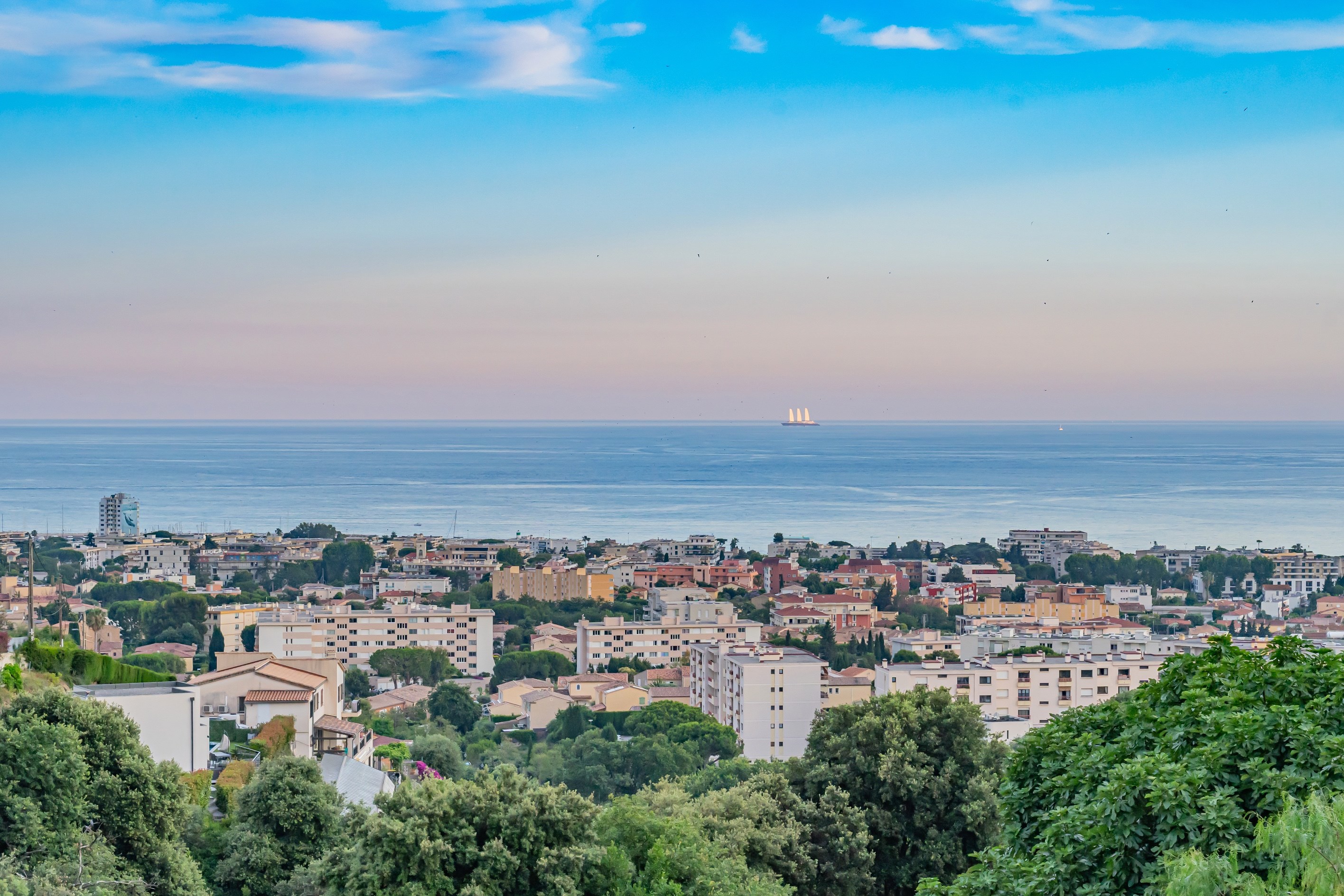  Hills of Cagnes-sur-Mer, luxury renovated sea view villa in a private estate ne… - 物件實景