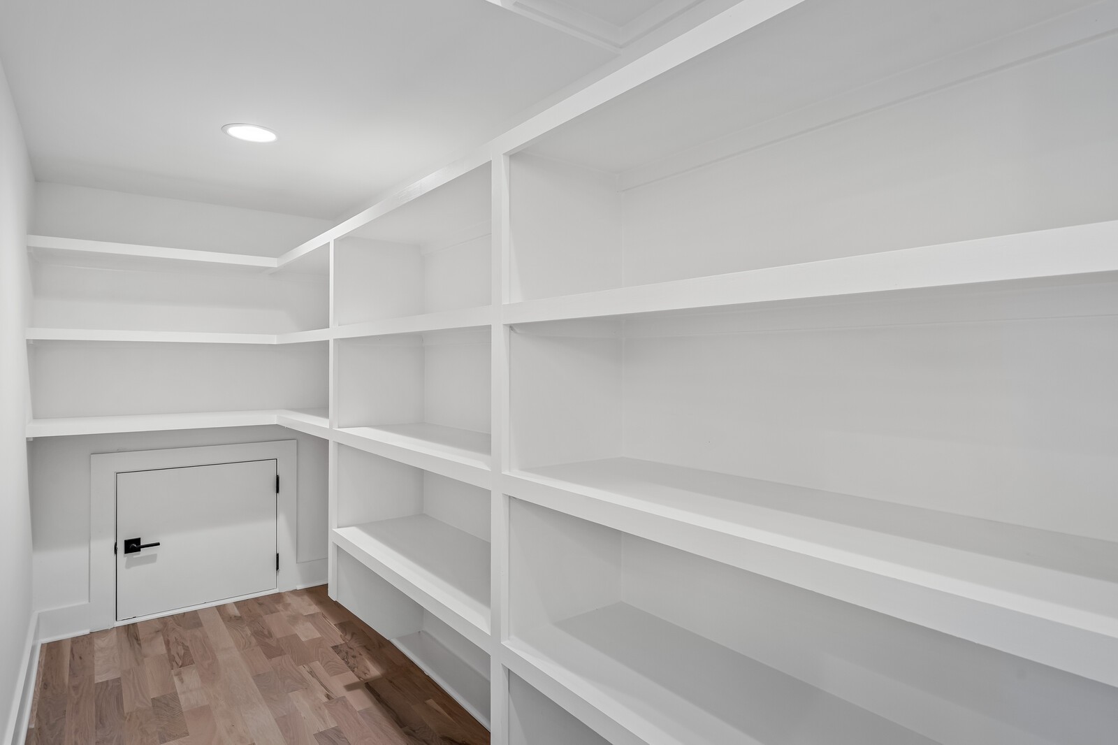 Nashville, Tennessee, 37206, United States, 4 Bedrooms Bedrooms, ,7 BathroomsBathrooms,Residential,For Sale,1989518