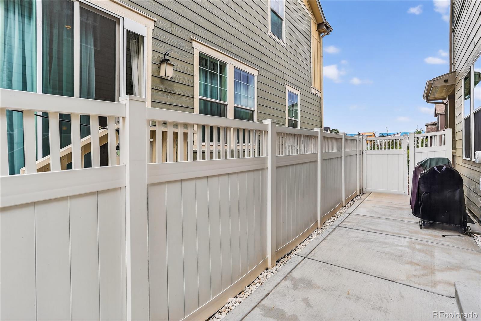 Longmont, Colorado, 80504, United States, 3 Bedrooms Bedrooms, ,2 BathroomsBathrooms,Residential,For Sale,1950187