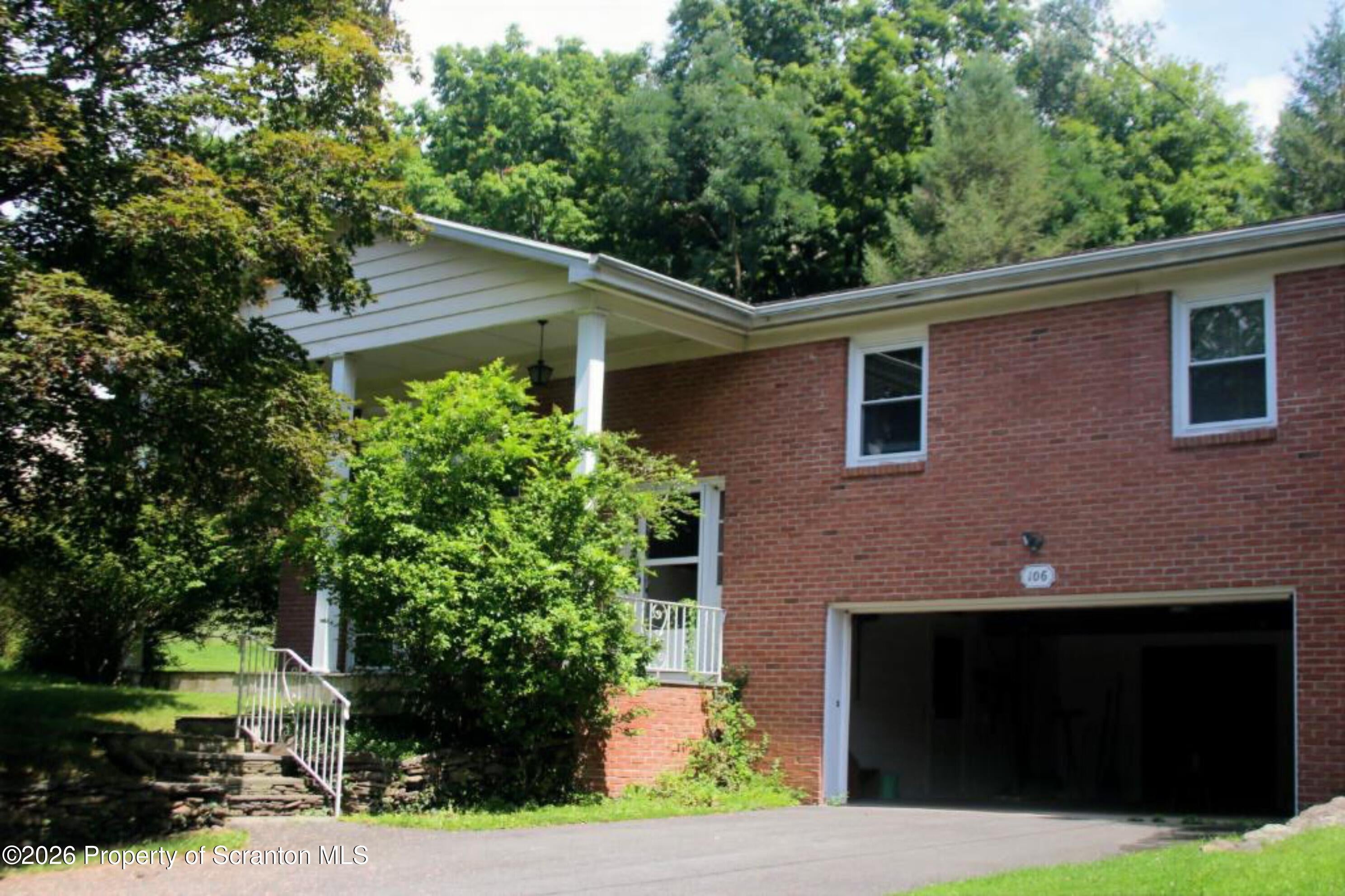 Sturbridge Rd, Clarks Summit, PA 18411