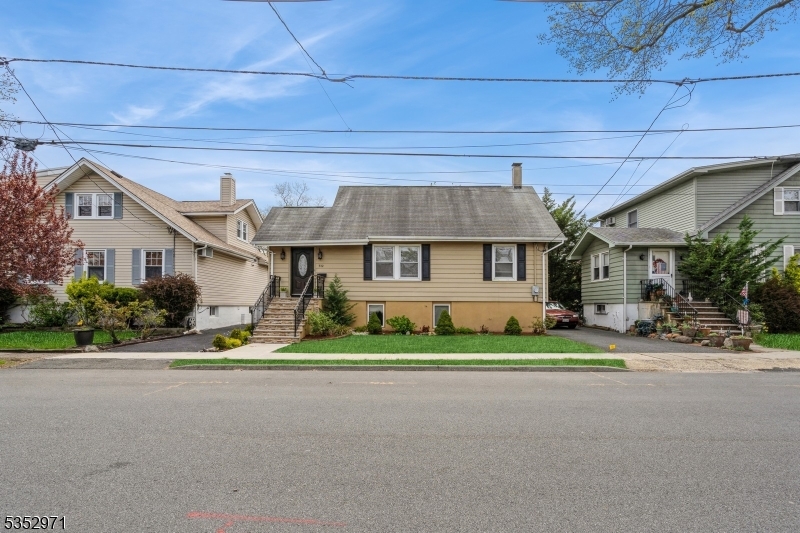 Ridgefield Boro, New Jersey, 07657, United States, 3 Bedrooms Bedrooms, ,2 BathroomsBathrooms,Residential,For Sale,1907428