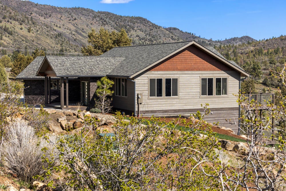 Klamath Falls, Oregon, 97601, United States, 3 Bedrooms Bedrooms, ,4 BathroomsBathrooms,Residential,For Sale,1794380