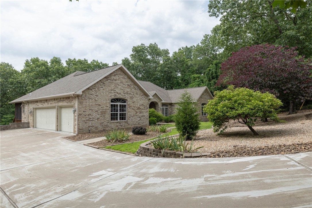 Bella Vista, Arkansas, 72715, United States, 3 Bedrooms Bedrooms, ,4 BathroomsBathrooms,Residential,For Sale,1941040