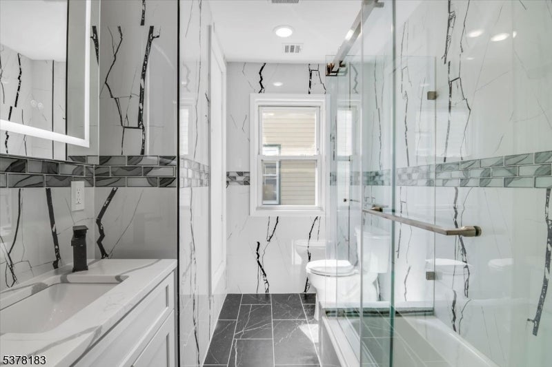 Clifton City, New Jersey, 07011, United States, 5 Bedrooms Bedrooms, ,3 BathroomsBathrooms,Residential,For Sale,1979921