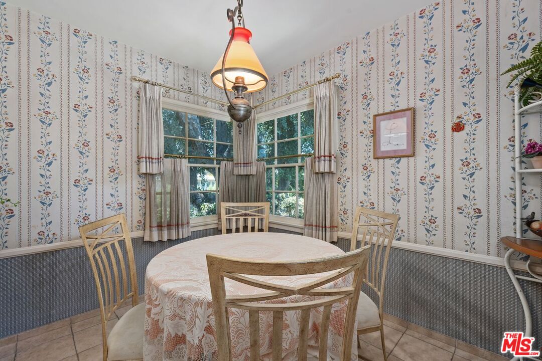 Los Angeles, California, 90049, United States, 4 Bedrooms Bedrooms, ,4 BathroomsBathrooms,Residential,For Sale,1913168
