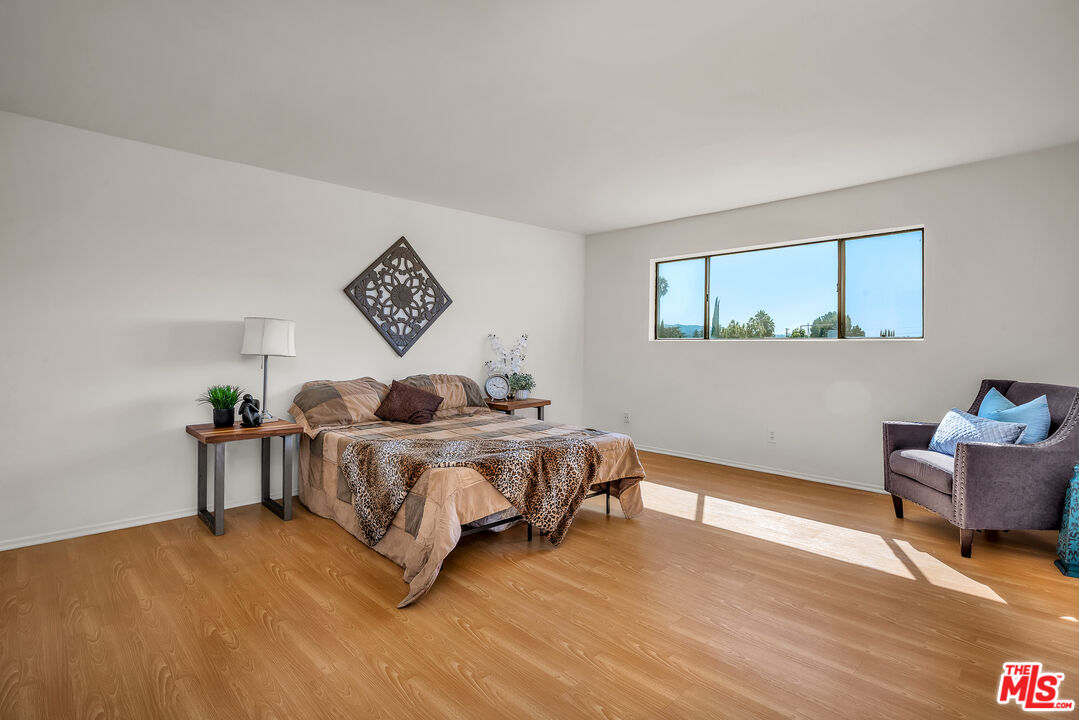 Sherman Oaks, California, 91403, United States, 3 Bedrooms Bedrooms, ,2 BathroomsBathrooms,Residential,For Sale,1989603