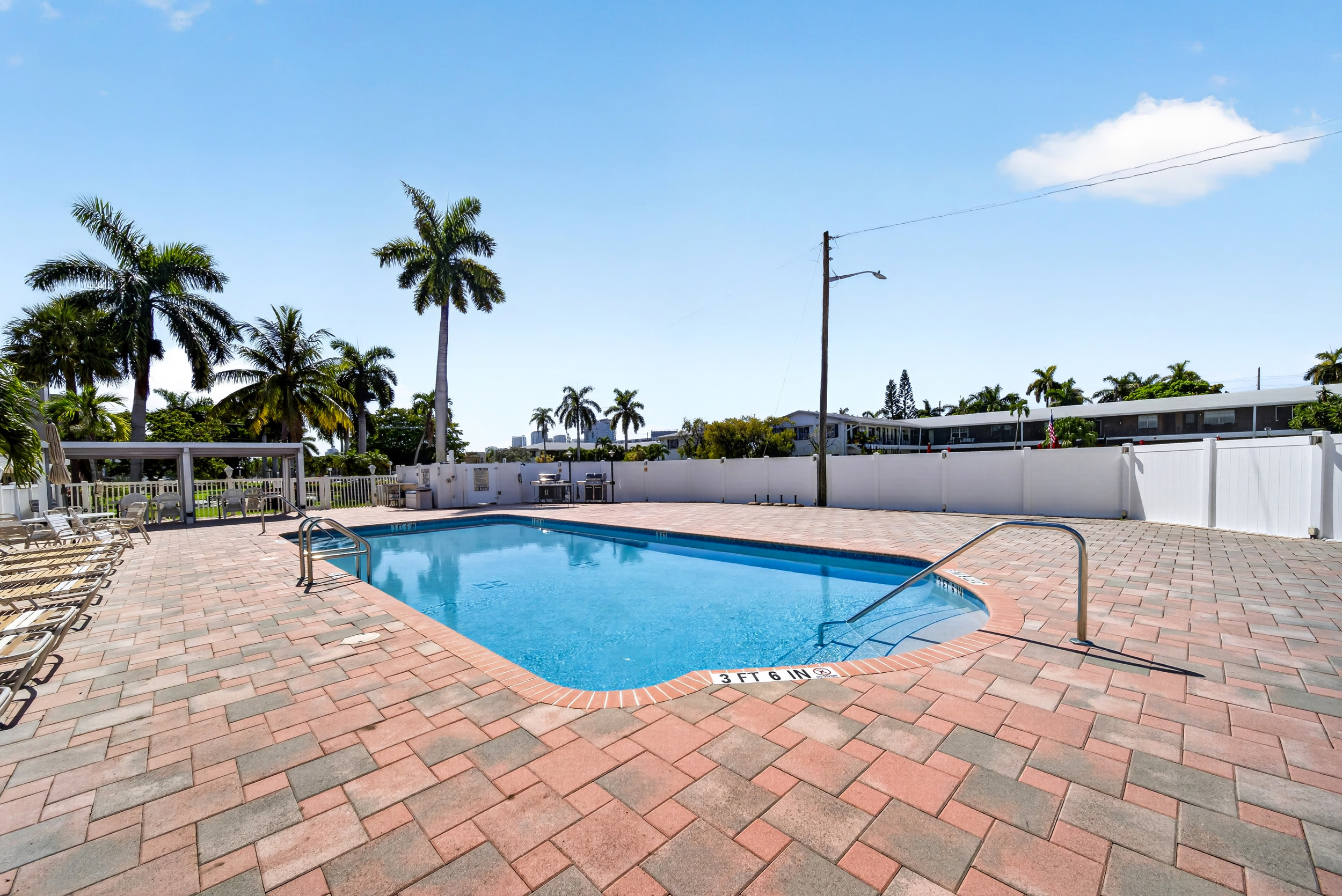  1001 Atlantic Shores Blvd, Hallandale Beach, FL, 33009 - 物件實景