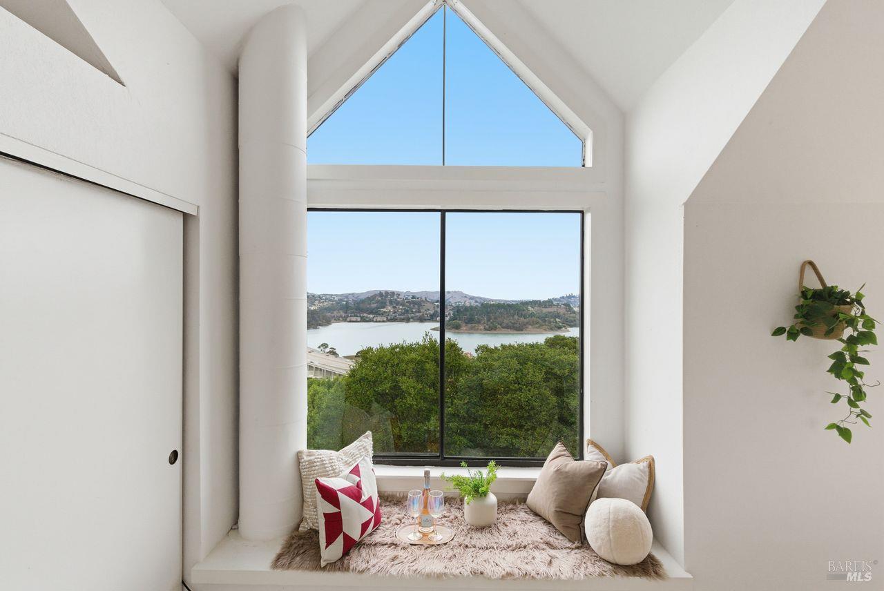 Sausalito, California, 94965, United States, 3 Bedrooms Bedrooms, ,3 BathroomsBathrooms,Residential,For Sale,1990897