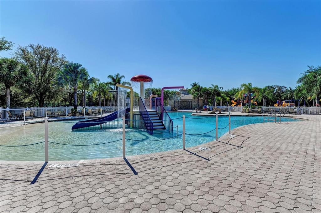 Bradenton, Florida, 34212, United States, 2 Bedrooms Bedrooms, ,2 BathroomsBathrooms,Residential,For Sale,1891618