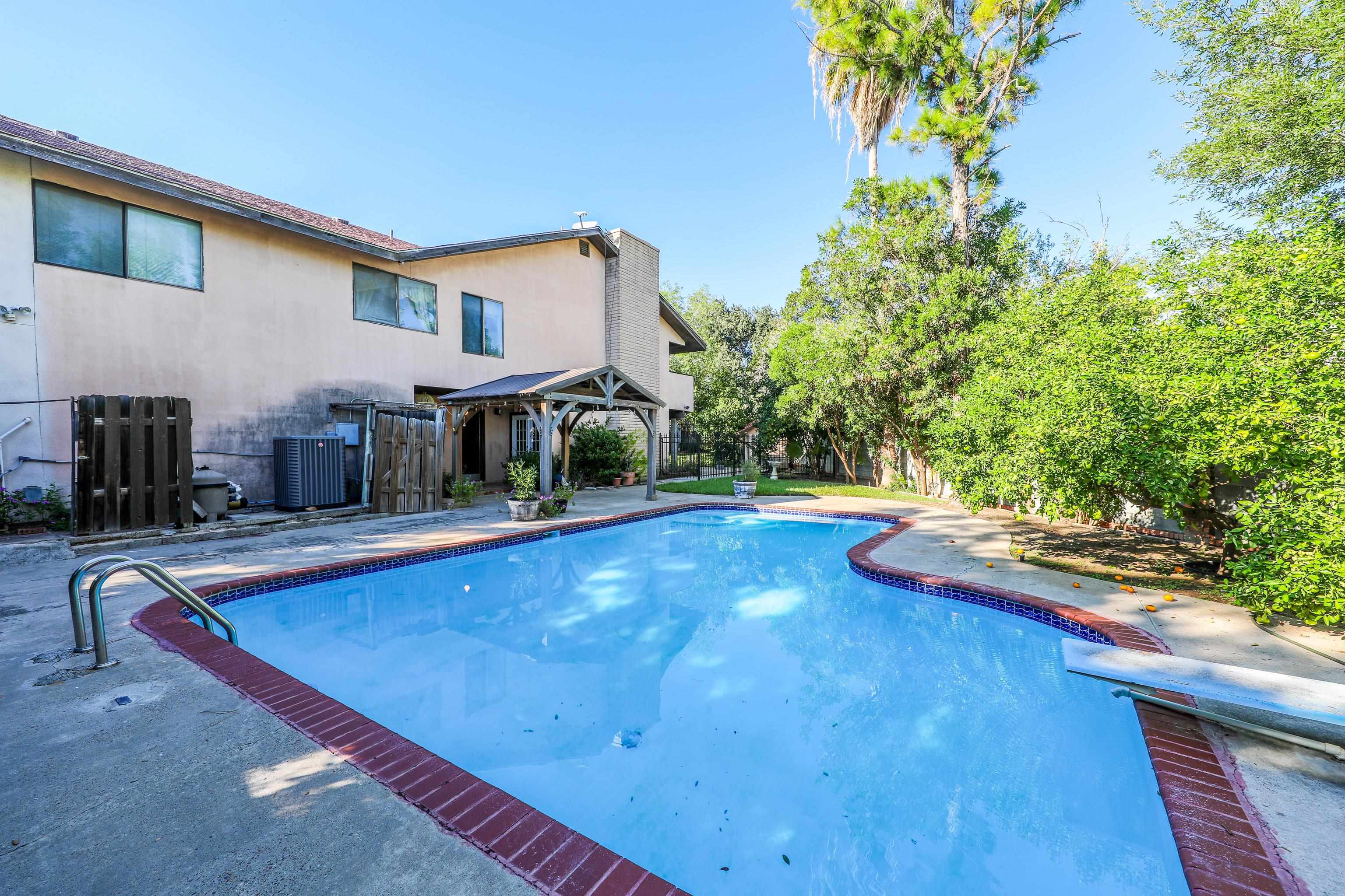 LAREDO, Texas, 78041, United States, 5 Bedrooms Bedrooms, ,3 BathroomsBathrooms,Residential,For Sale,1967607