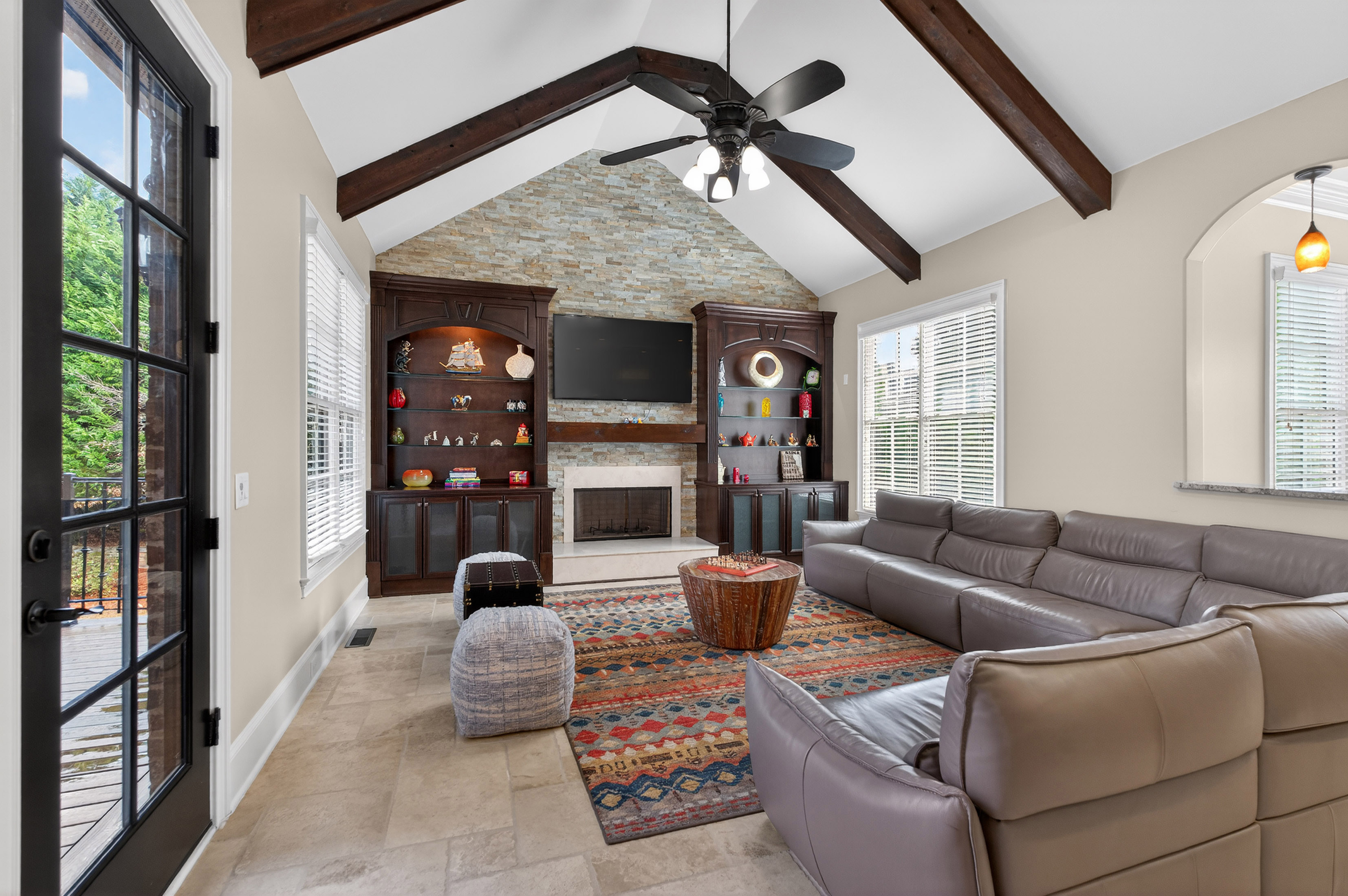  Elegant Home Offering Luxury, Functionality, and Privacy - 物件實景