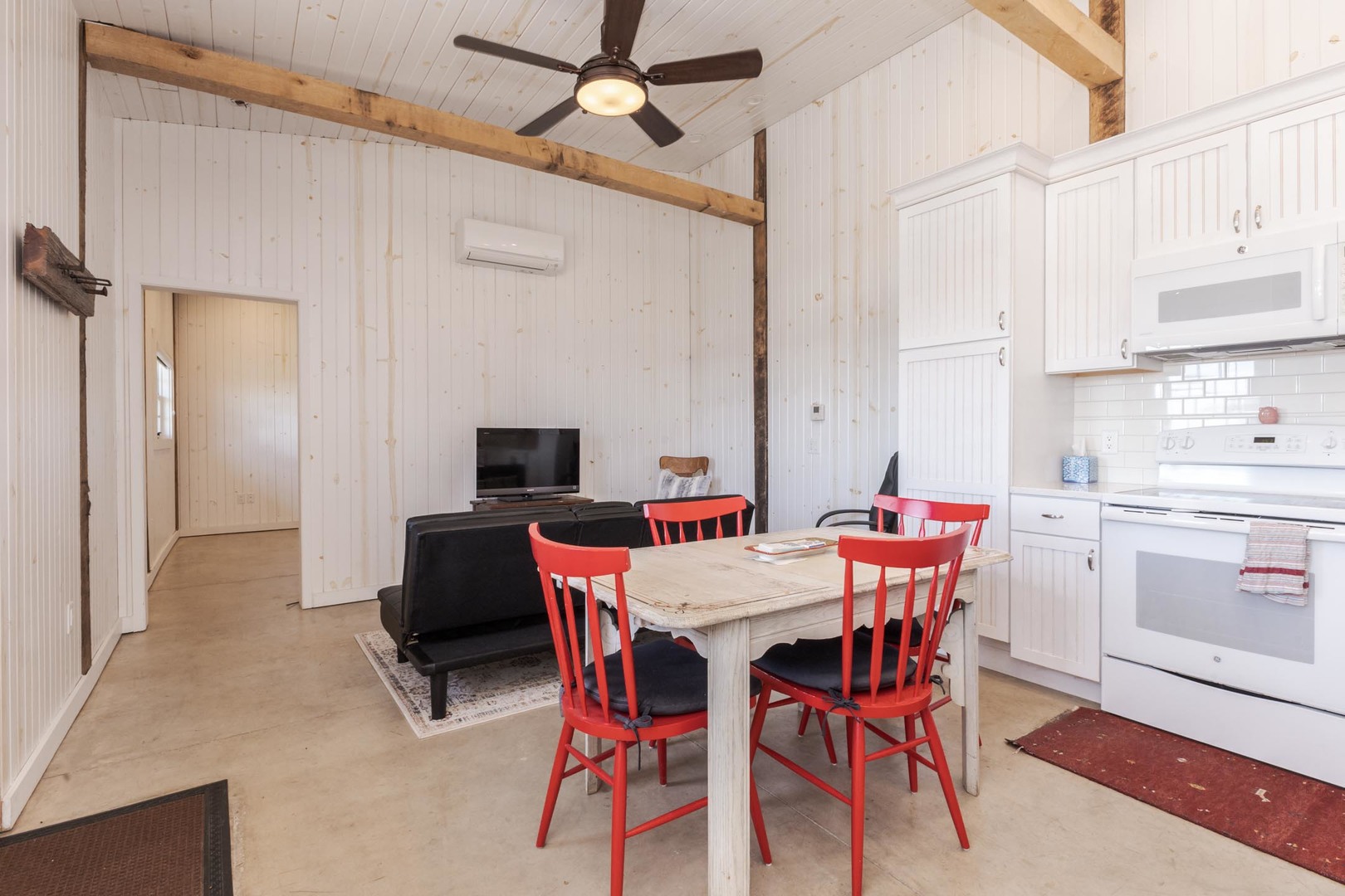 Hudson, Illinois, 61748, United States, 3 Bedrooms Bedrooms, ,5 BathroomsBathrooms,Residential,For Sale,1987913