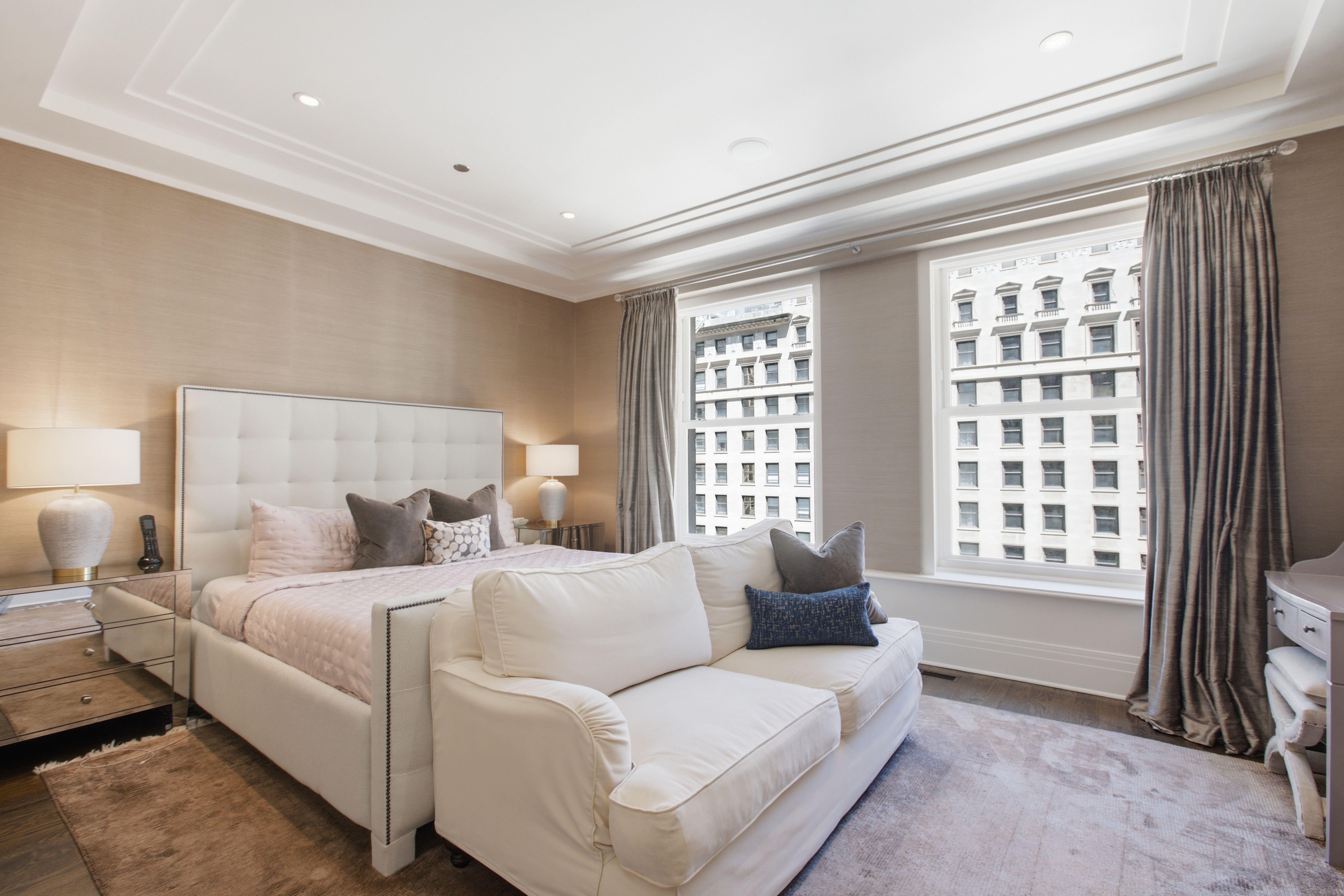  Outstanding, Three-bedroom Three and a Half Baths - 物件實景
